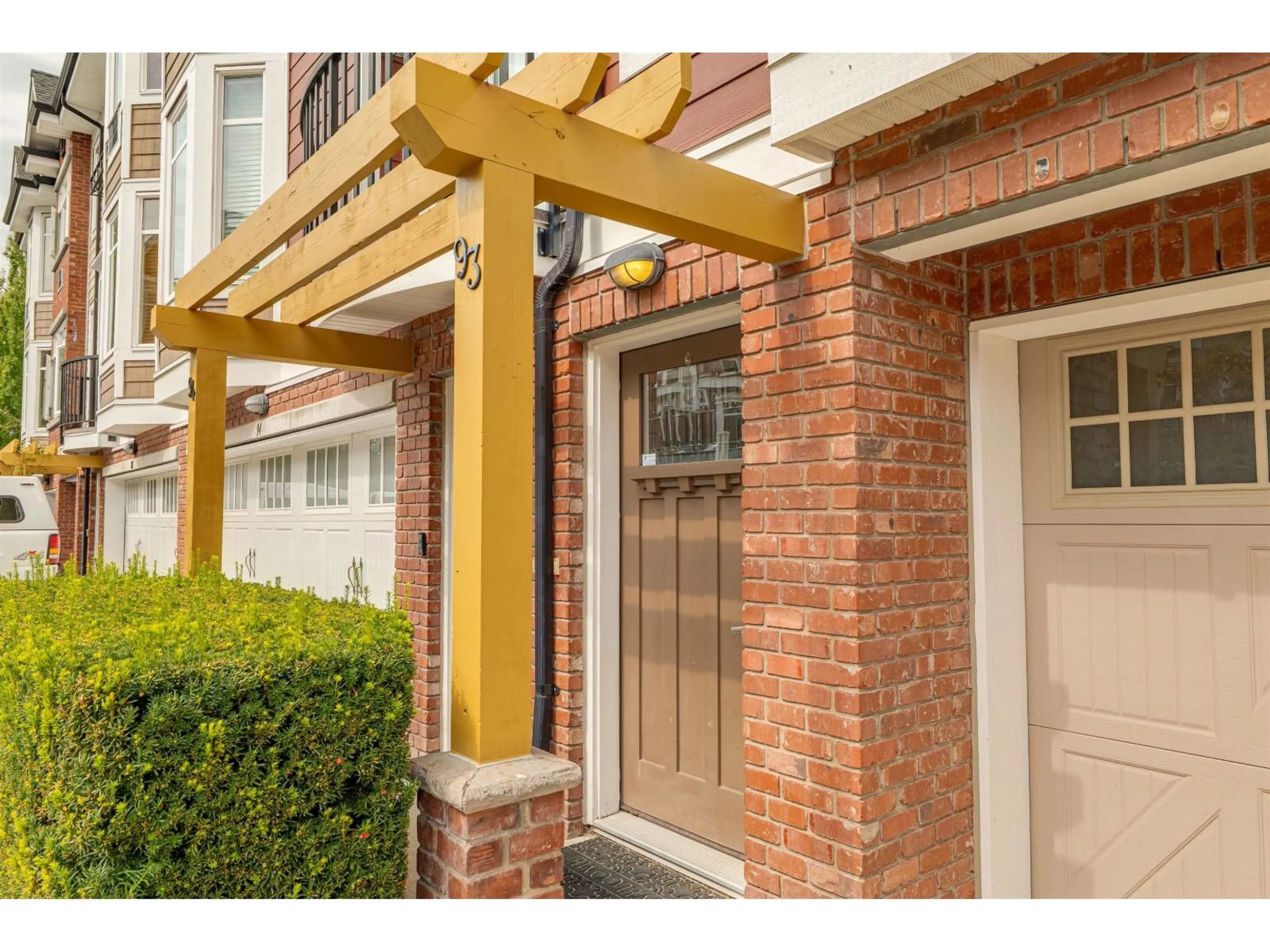 Indoor entryway for 93 - 20738 84 AVENUE, Langley British Columbia V2Y0J6
