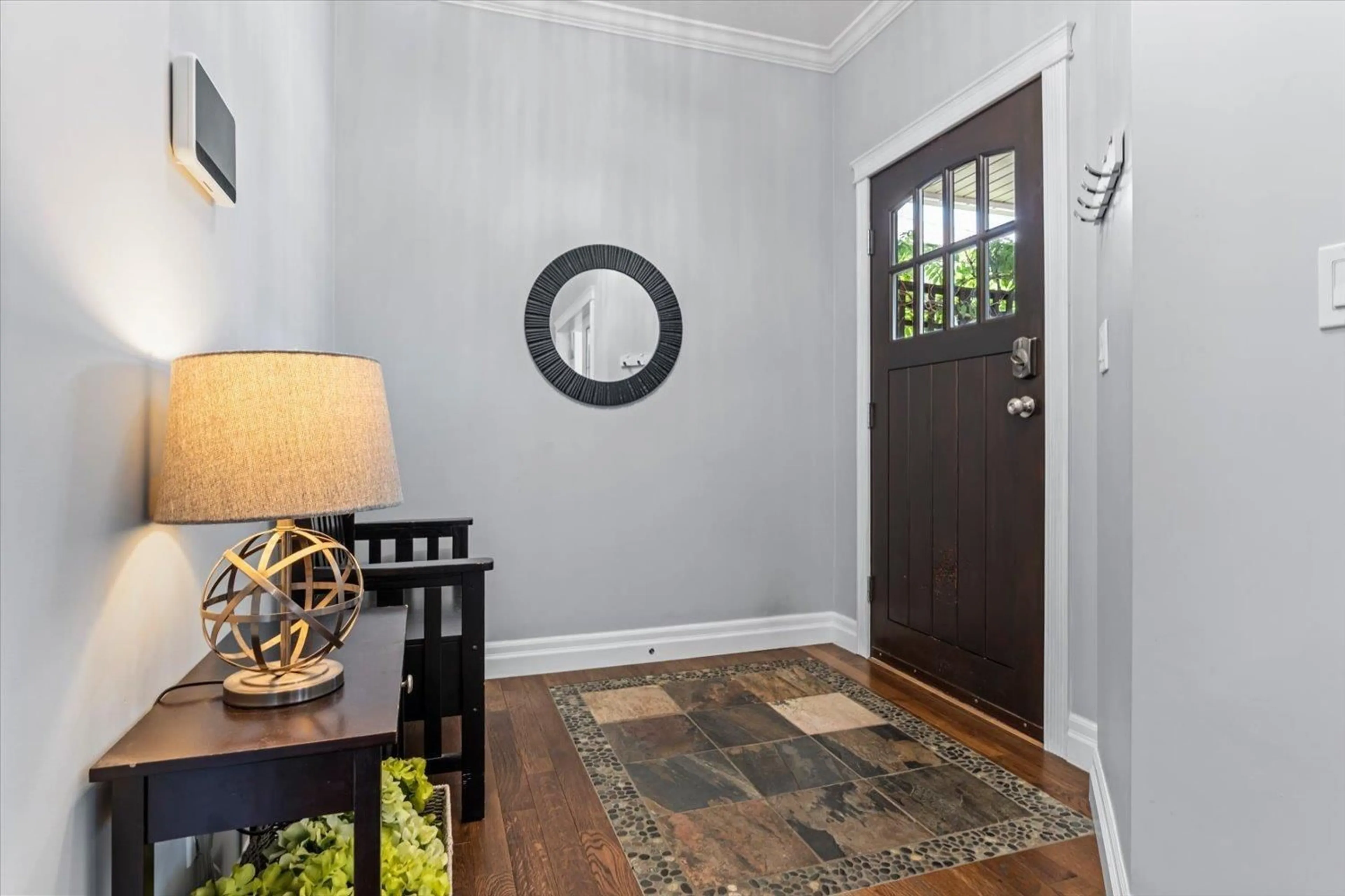 Indoor entryway for 44522 MCLAREN DRIVE, Chilliwack British Columbia V2R0A3