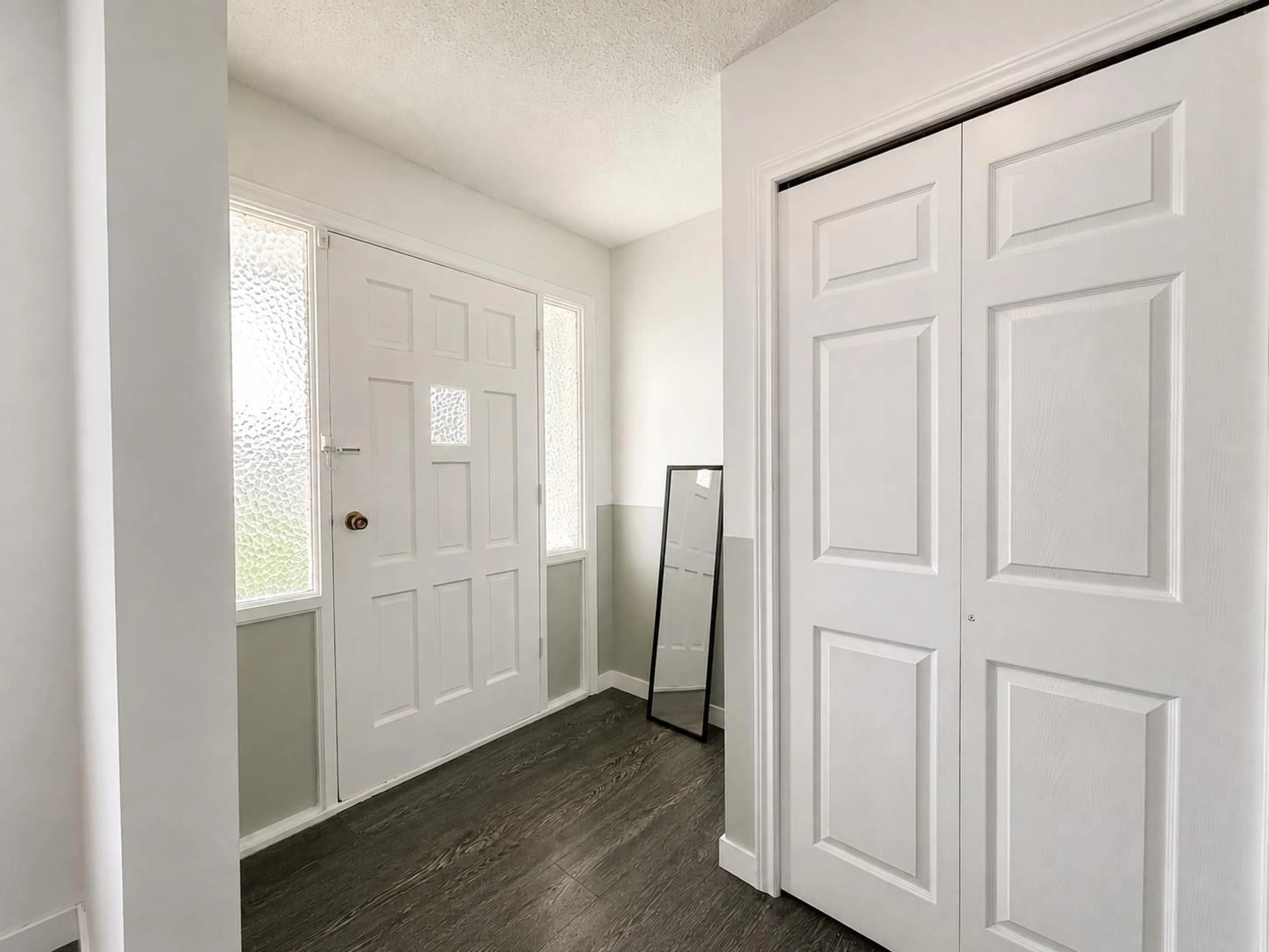 Indoor entryway for 7912 BURDOCK STREET, Mission British Columbia V2V4Y1