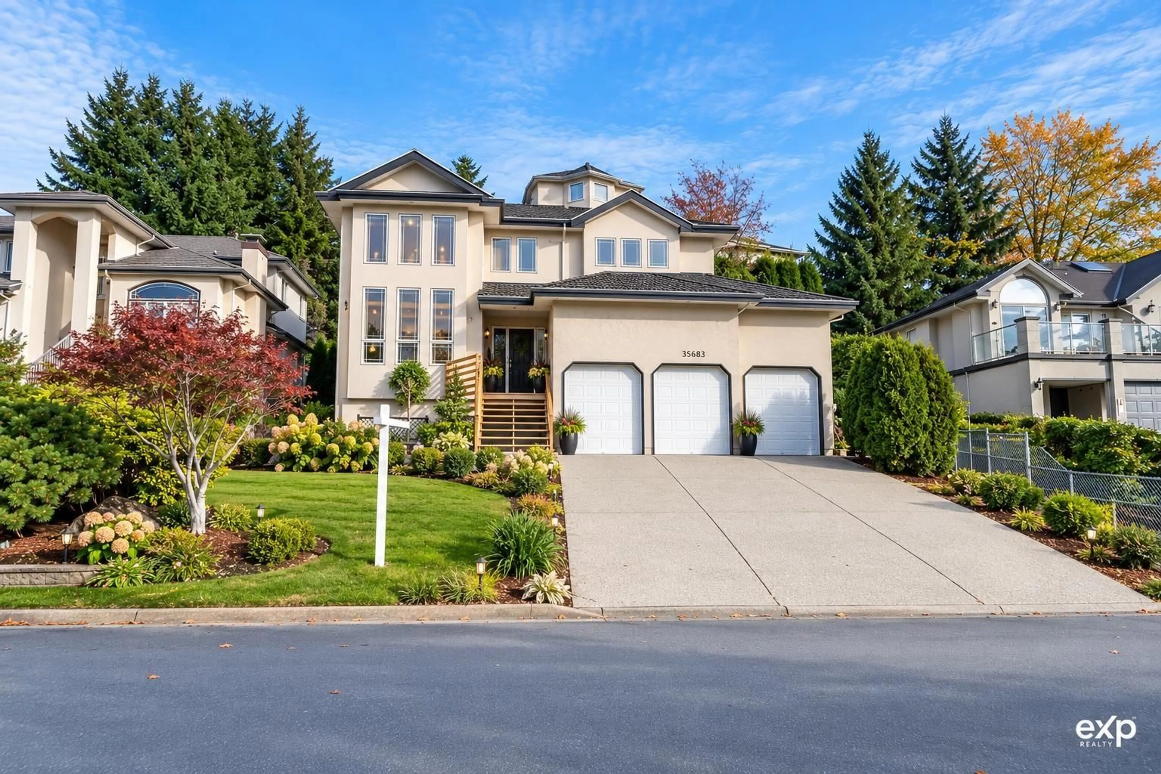 Home with vinyl exterior material, street for 35683 TIMBERLANE DRIVE, Abbotsford British Columbia V3G1L6