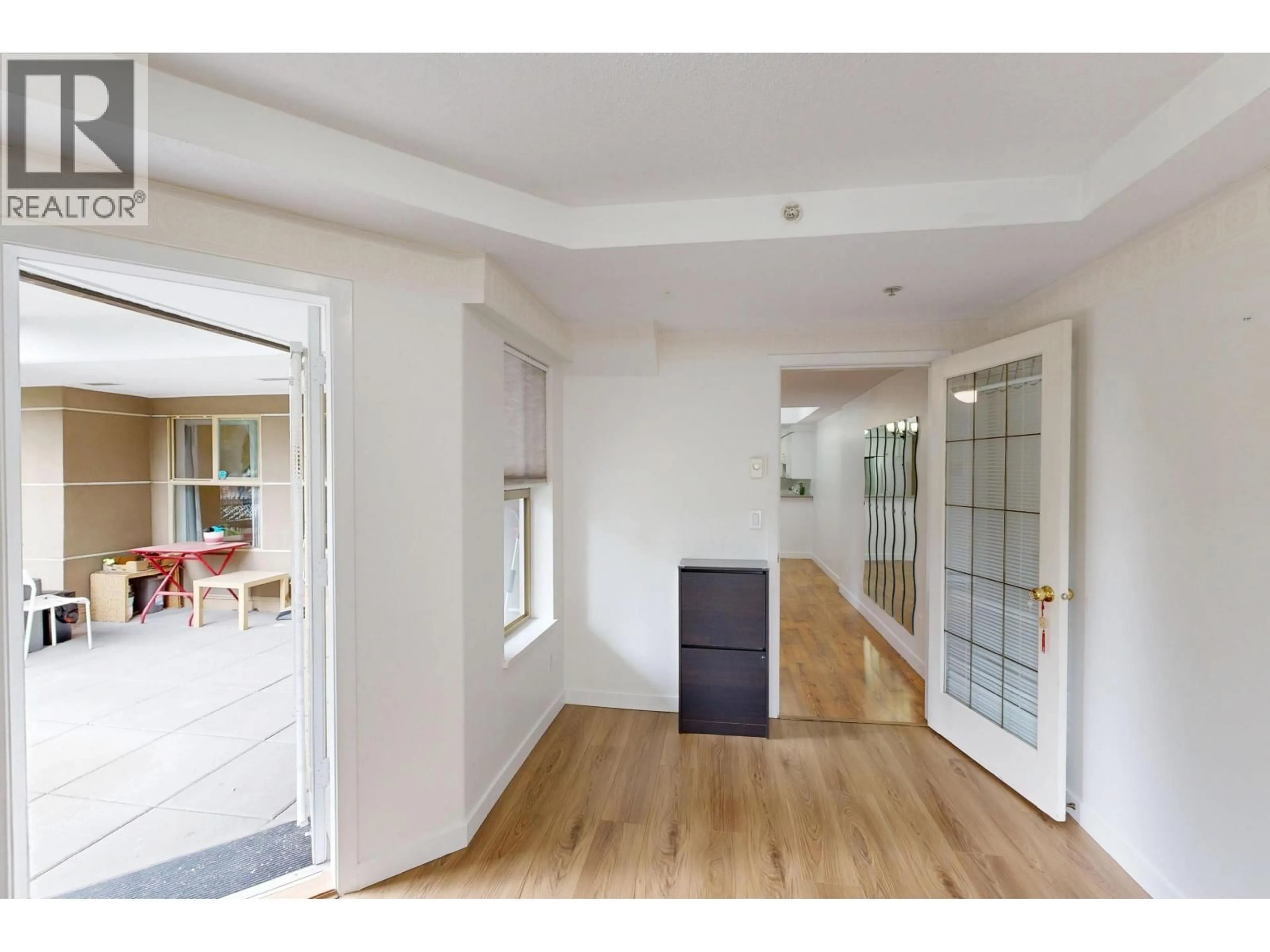 Indoor foyer for 104 - 211 TWELFTH STREET, New Westminster British Columbia V3M4H4