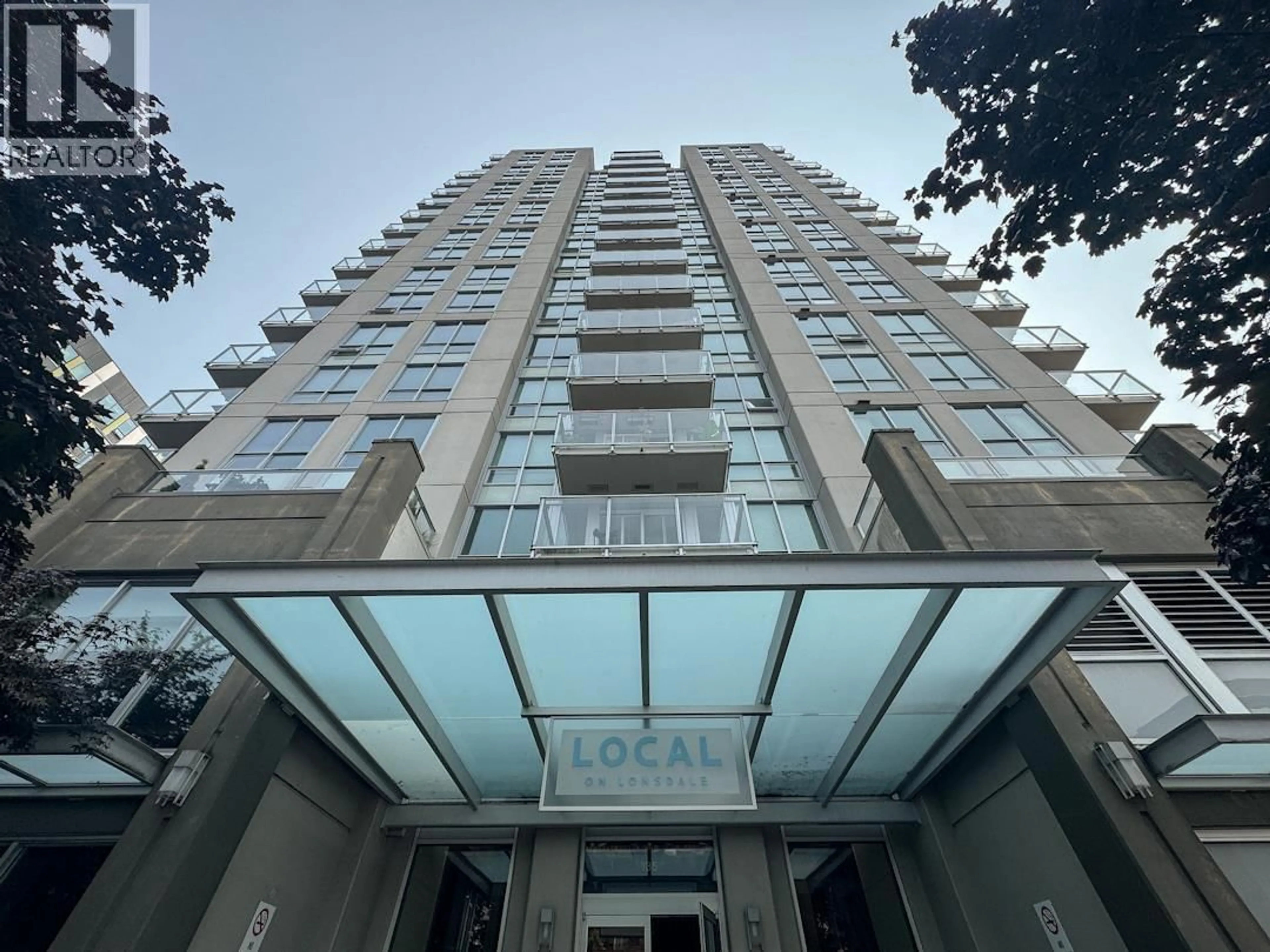 Indoor foyer for 321 - 135 17TH STREET, North Vancouver British Columbia V7L0C4