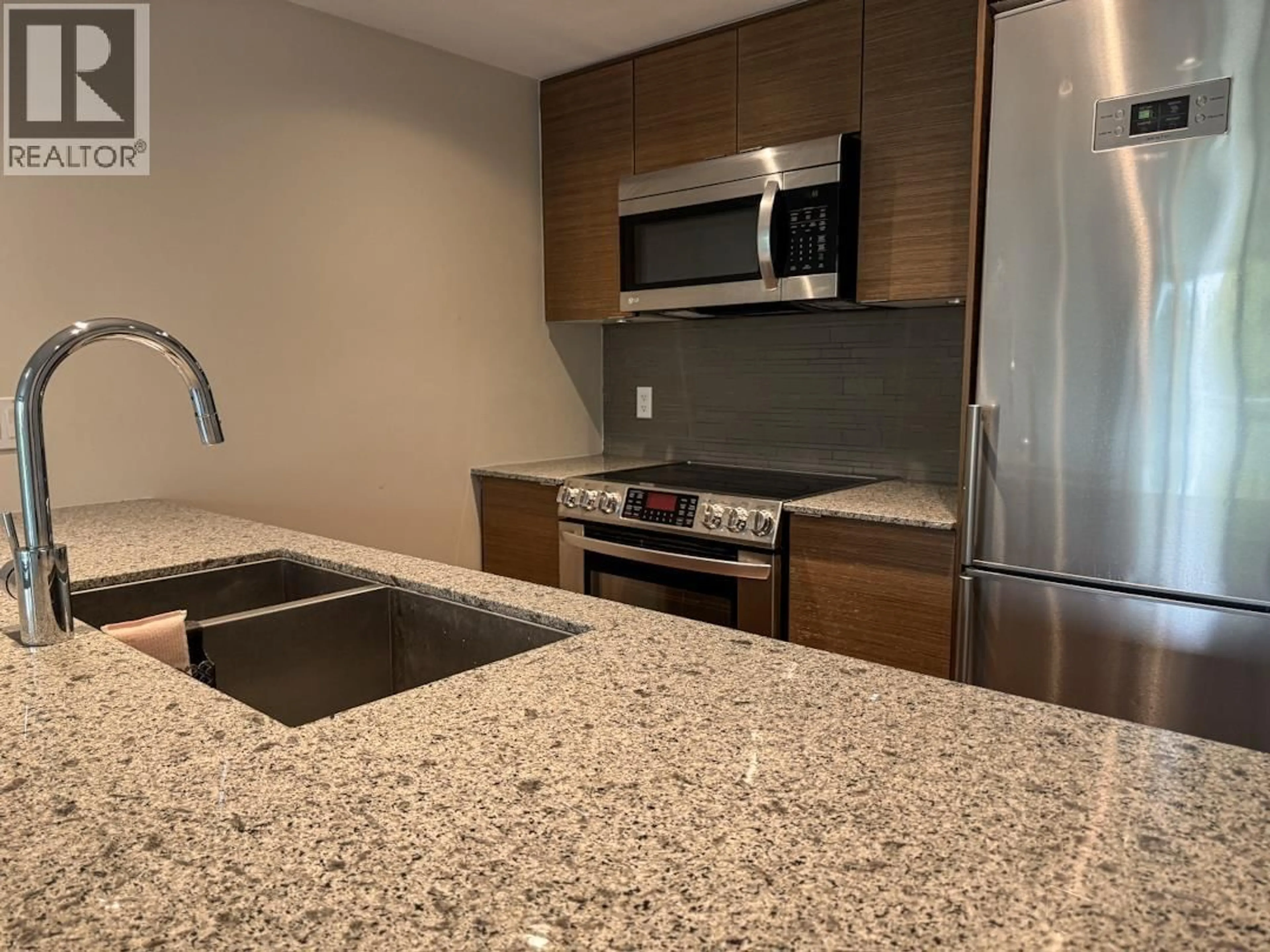 Standard kitchen, unknown for 321 - 135 17TH STREET, North Vancouver British Columbia V7L0C4