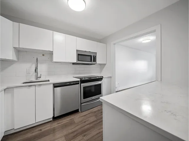 318 - 1561 VIDAL STREET, White Rock 2