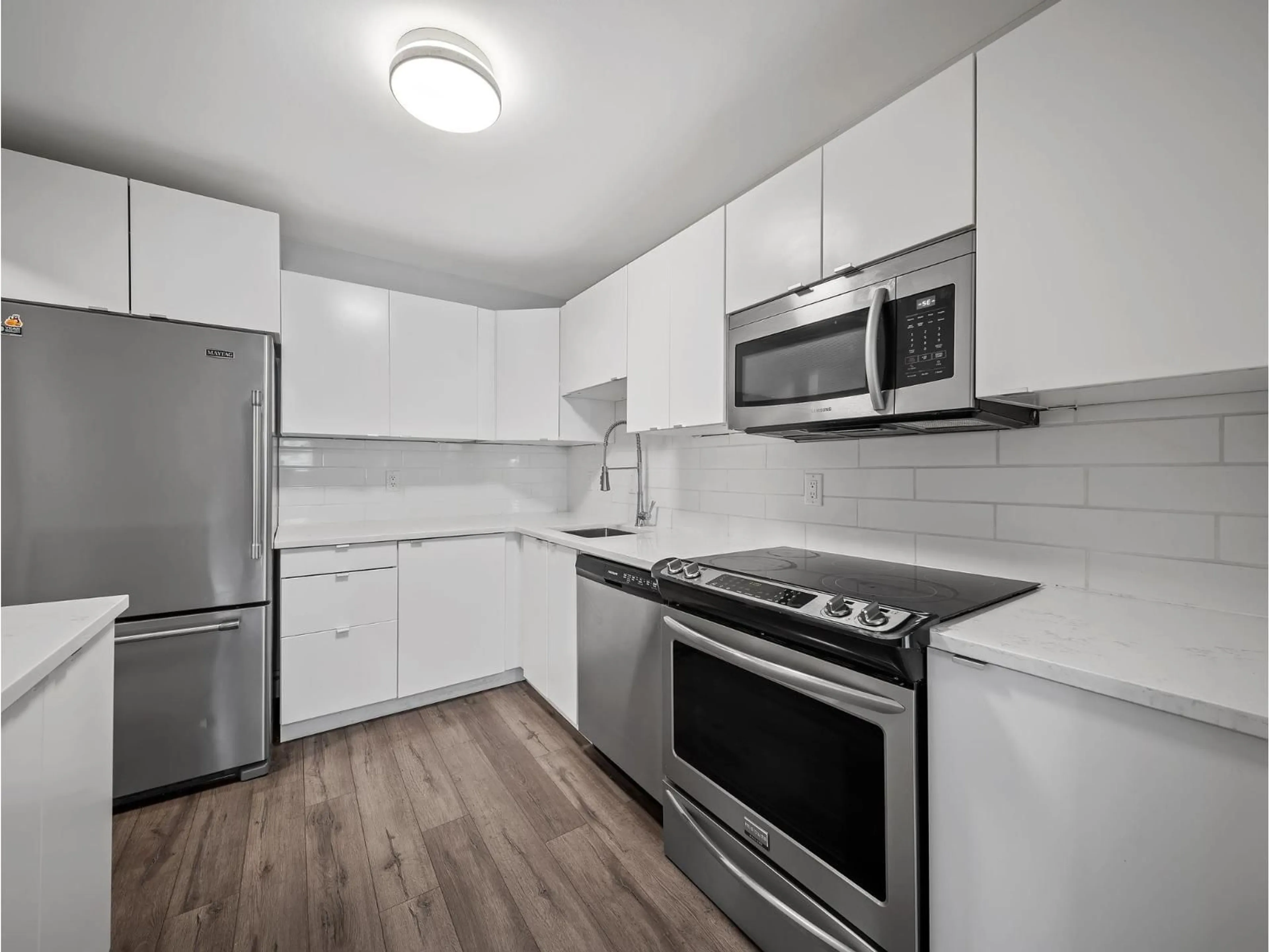 Standard kitchen, unknown for 318 - 1561 VIDAL STREET, White Rock British Columbia V4B5A7