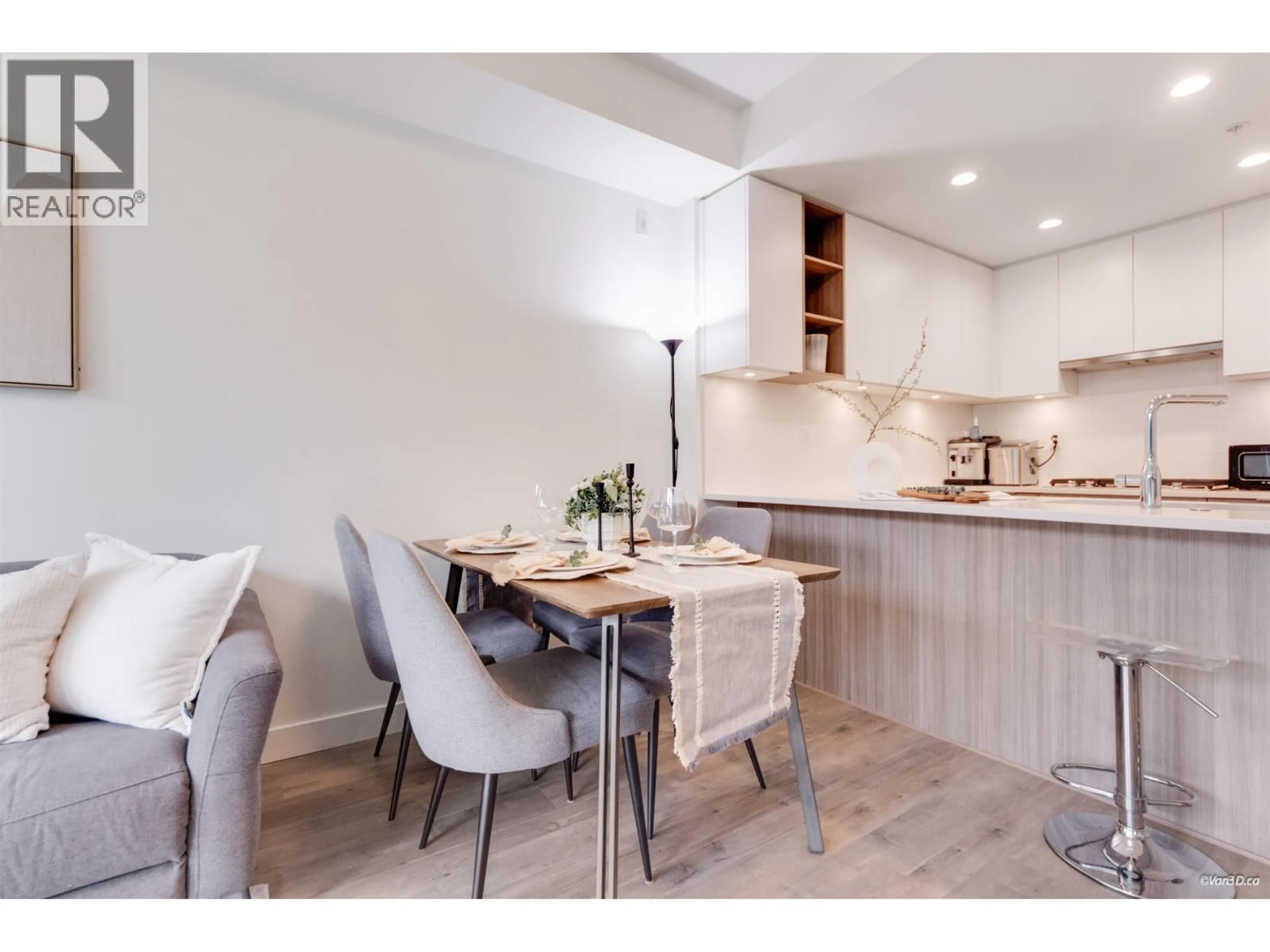 Open concept kitchen, wood/laminate floor for 120 750 DOGWOOD STREET, Coquitlam British Columbia V3J0K6
