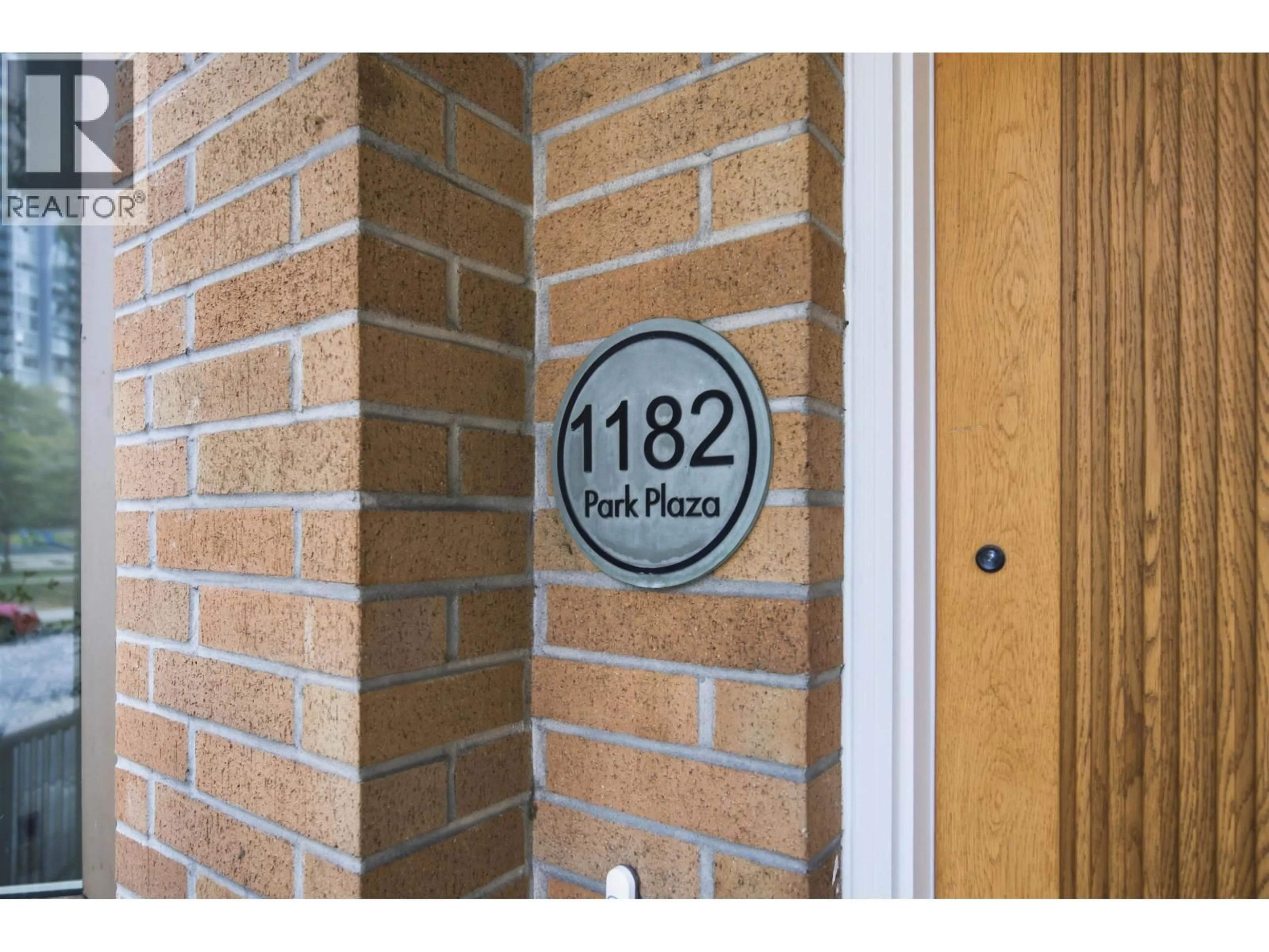Indoor entryway for 1182 RICHARDS STREET, Vancouver British Columbia V6B3E6