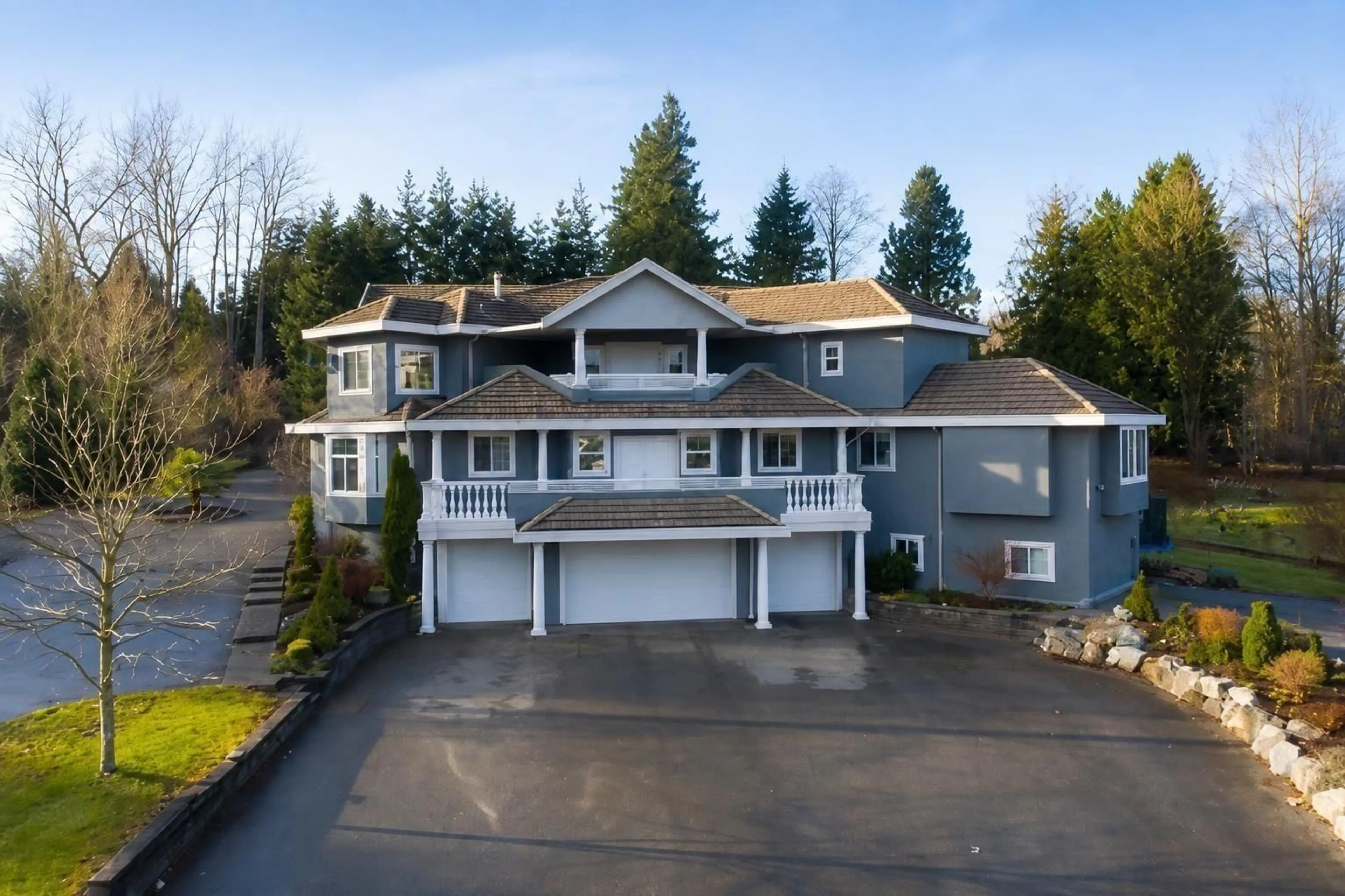 A pic from outside/outdoor area/front of a property/back of a property/a pic from drone, unknown for 2909 176 STREET, Surrey British Columbia V3Z9V4