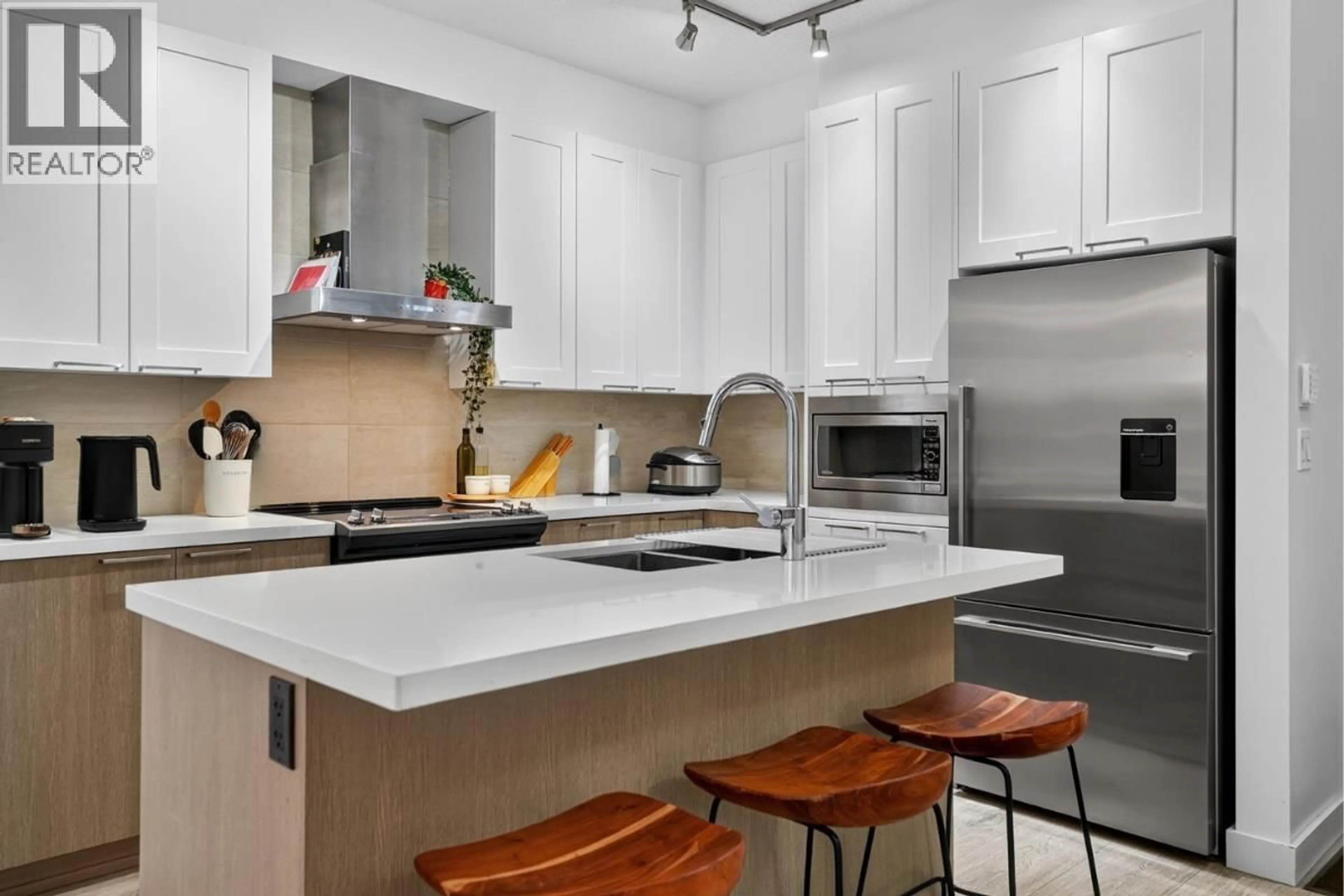 Contemporary kitchen, ceramic/tile floor for 103 - 611 REGAN AVENUE, Coquitlam British Columbia V3J3A3