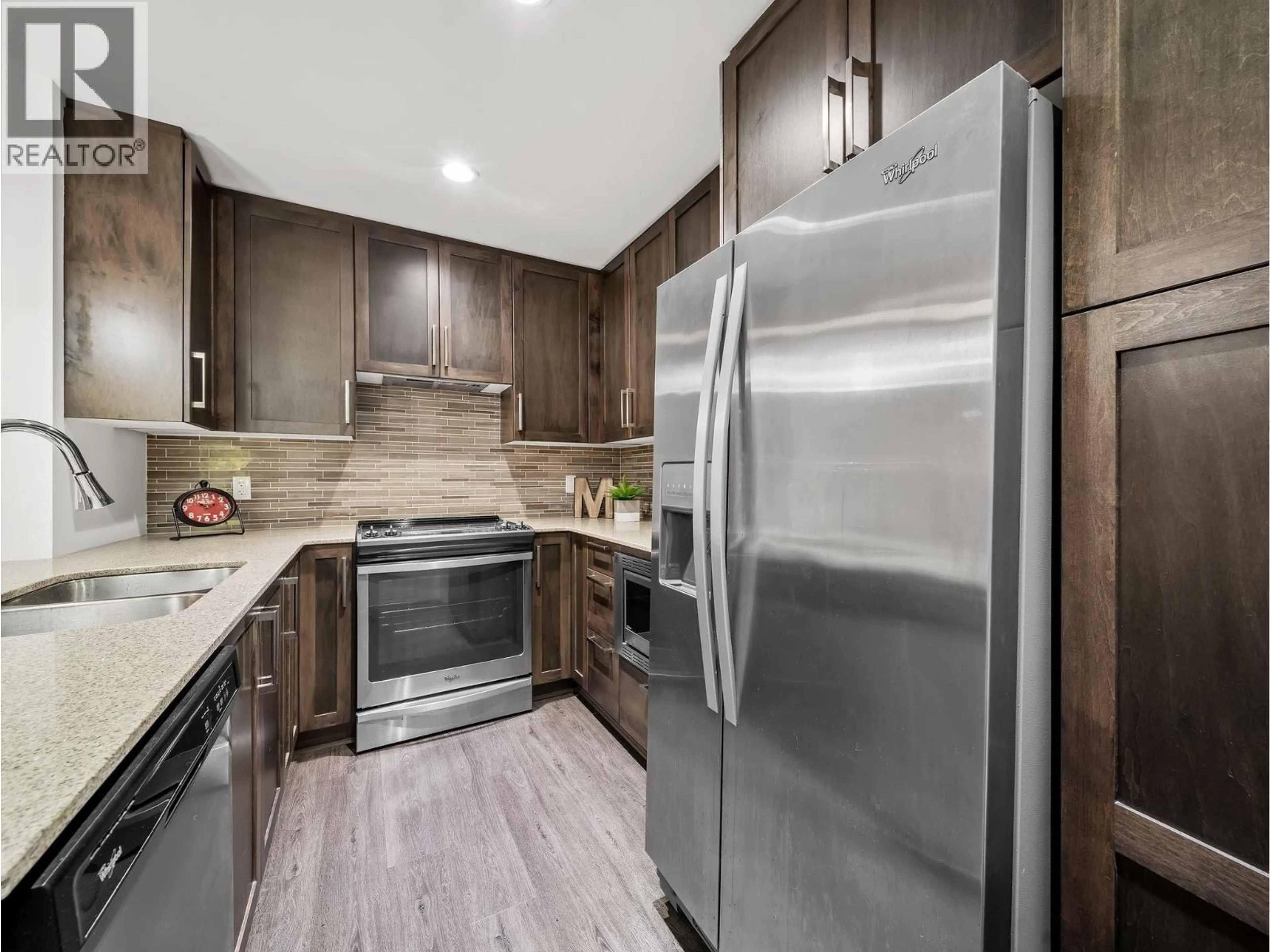 Contemporary kitchen, ceramic/tile floor for 305 - 2465 WILSON AVENUE, Port Coquitlam British Columbia V3C0E6