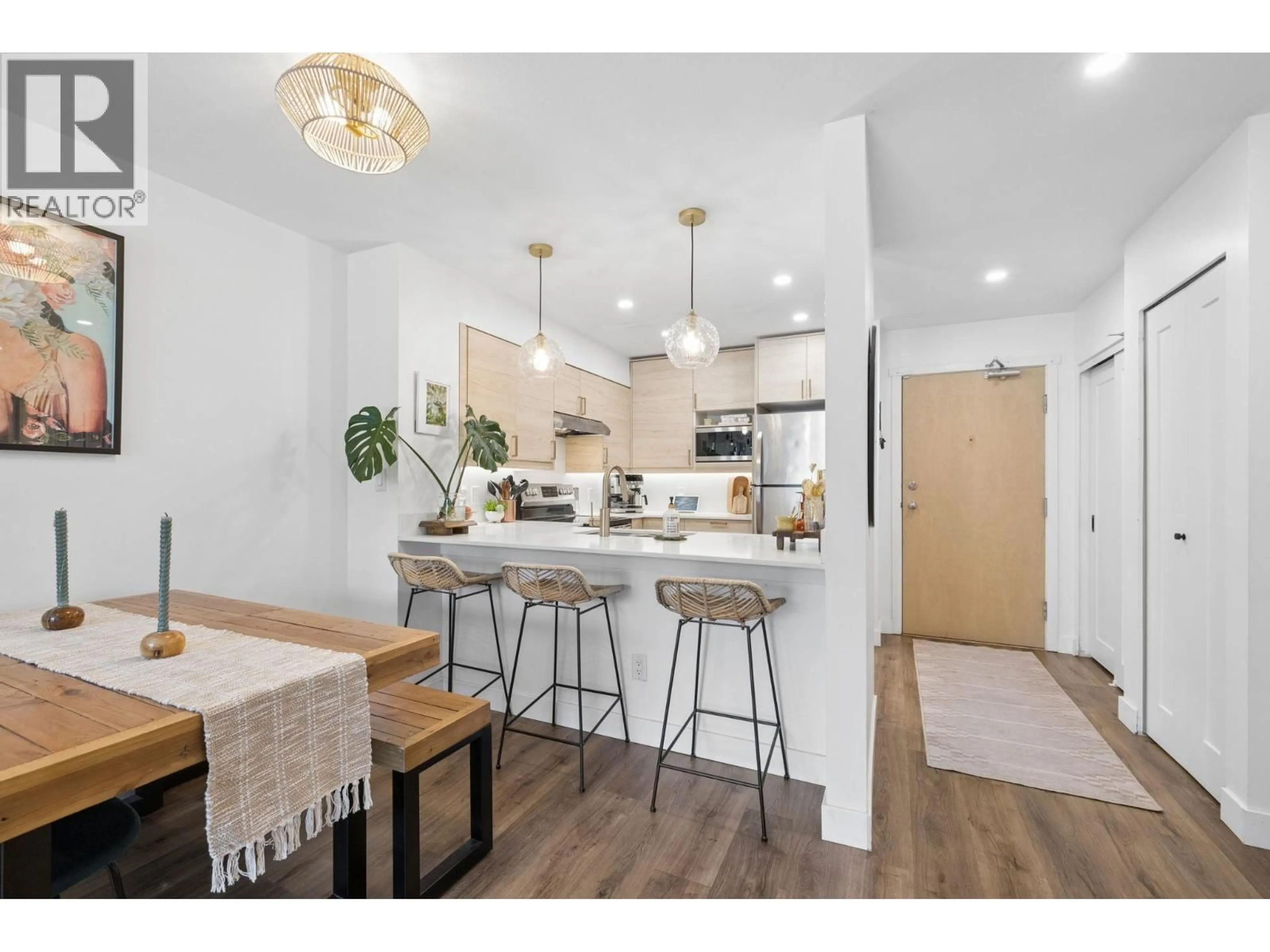 Open concept kitchen, wood/laminate floor for 203 - 38 SEVENTH AVENUE, New Westminster British Columbia V3L5W2