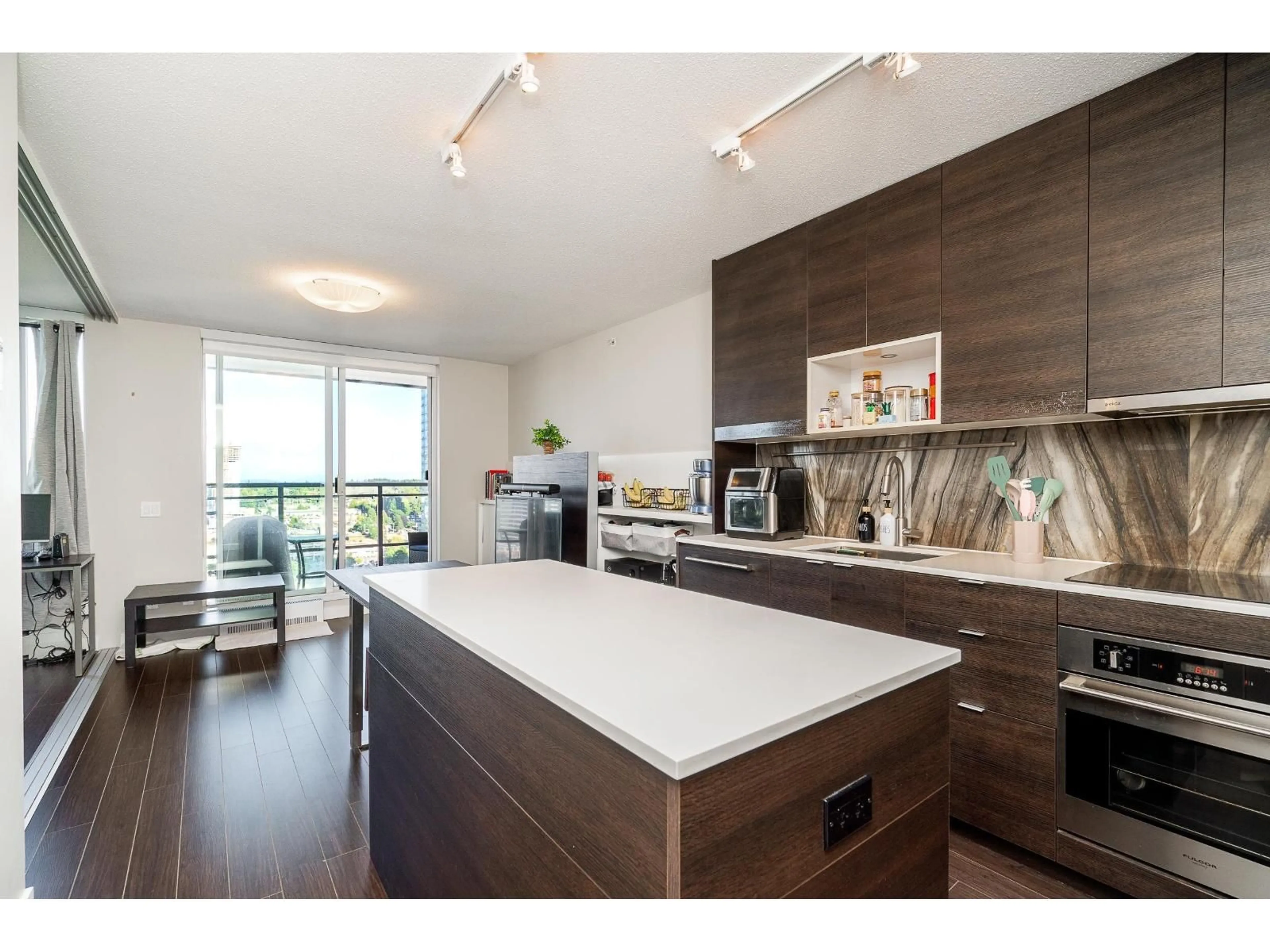 Open concept kitchen, wood/laminate floor for 2608 - 13398 104 AVENUE, Surrey British Columbia V3T1V6