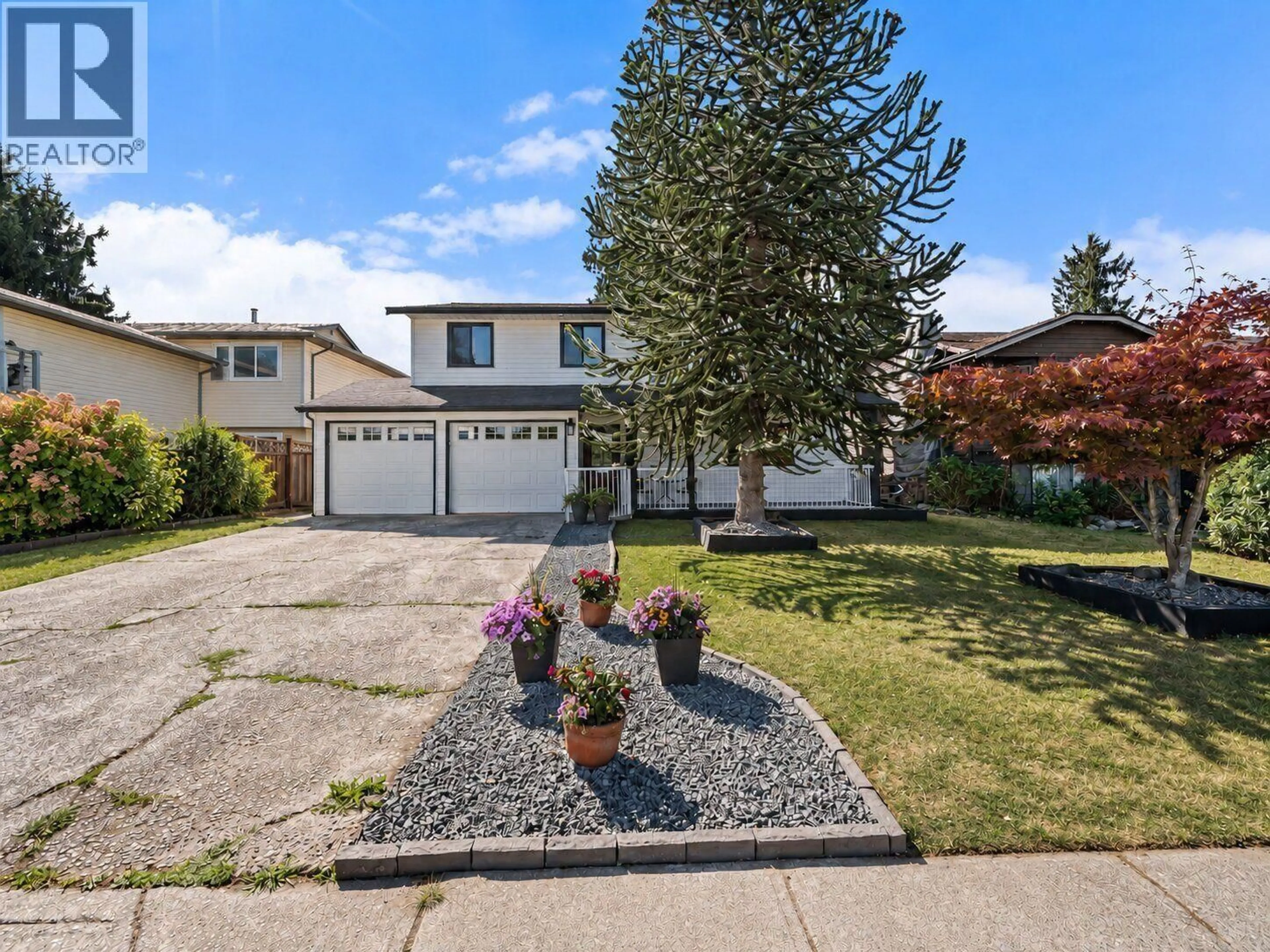 A pic from outside/outdoor area/front of a property/back of a property/a pic from drone, street for 20360 THORNE AVENUE, Maple Ridge British Columbia V2X8T9