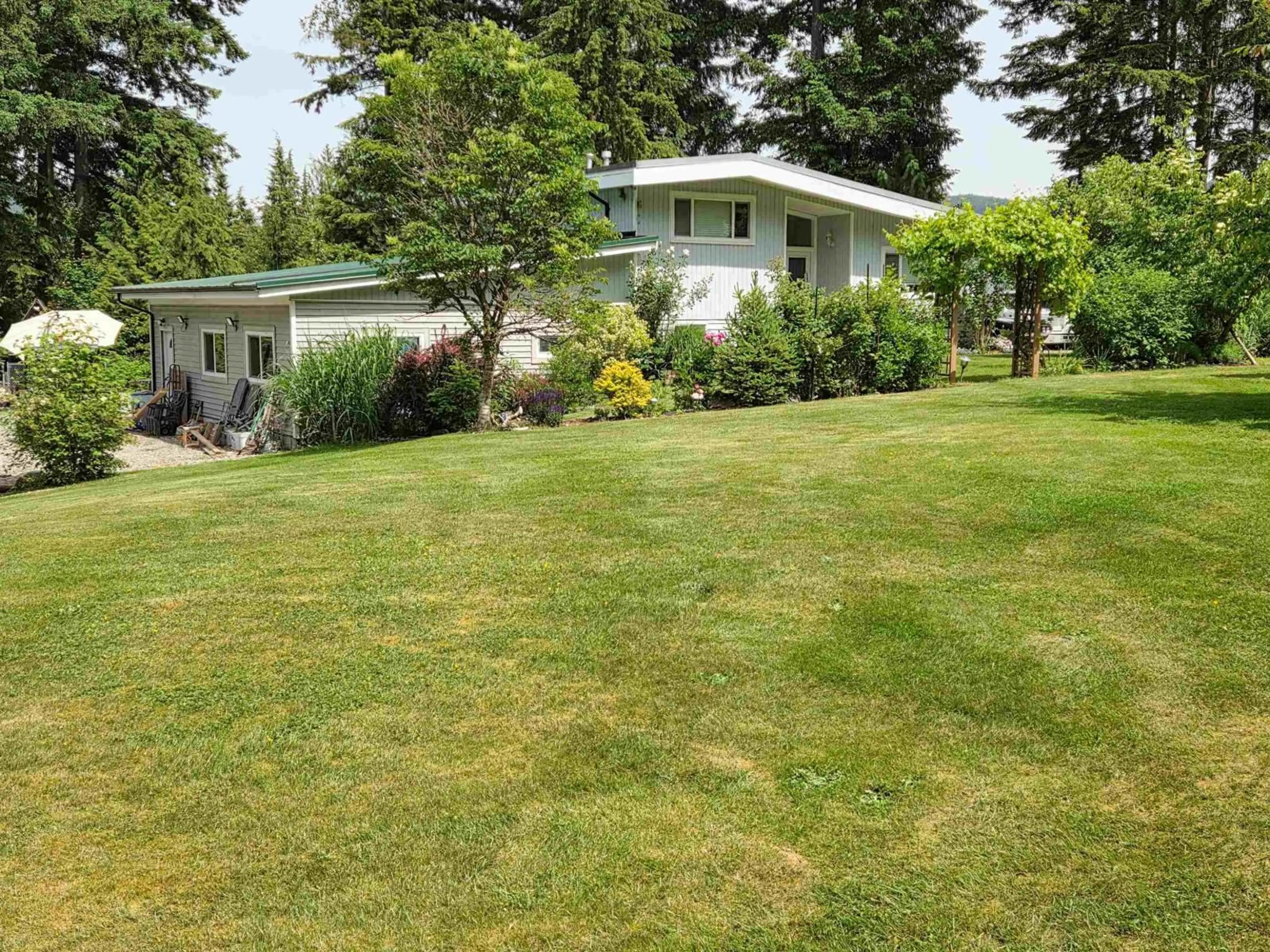 A pic from outside/outdoor area/front of a property/back of a property/a pic from drone, mountain view for 29907 DEWDNEY TRUNK ROAD, Mission British Columbia V4S1B7