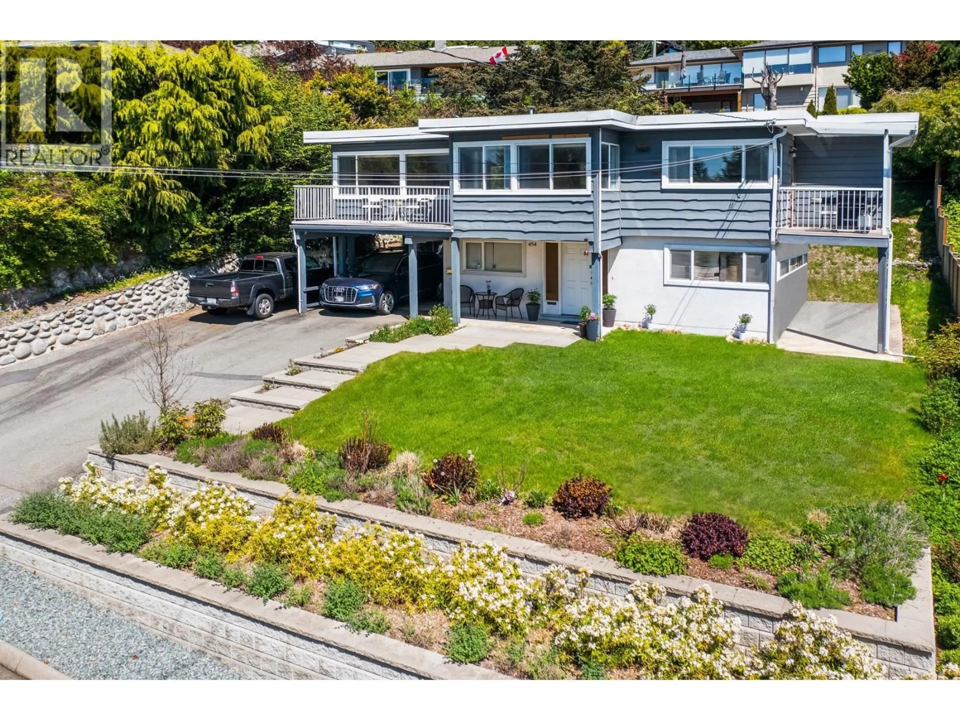 A pic from outside/outdoor area/front of a property/back of a property/a pic from drone, street for 454 MONTERAY AVENUE, North Vancouver British Columbia V7N3G2