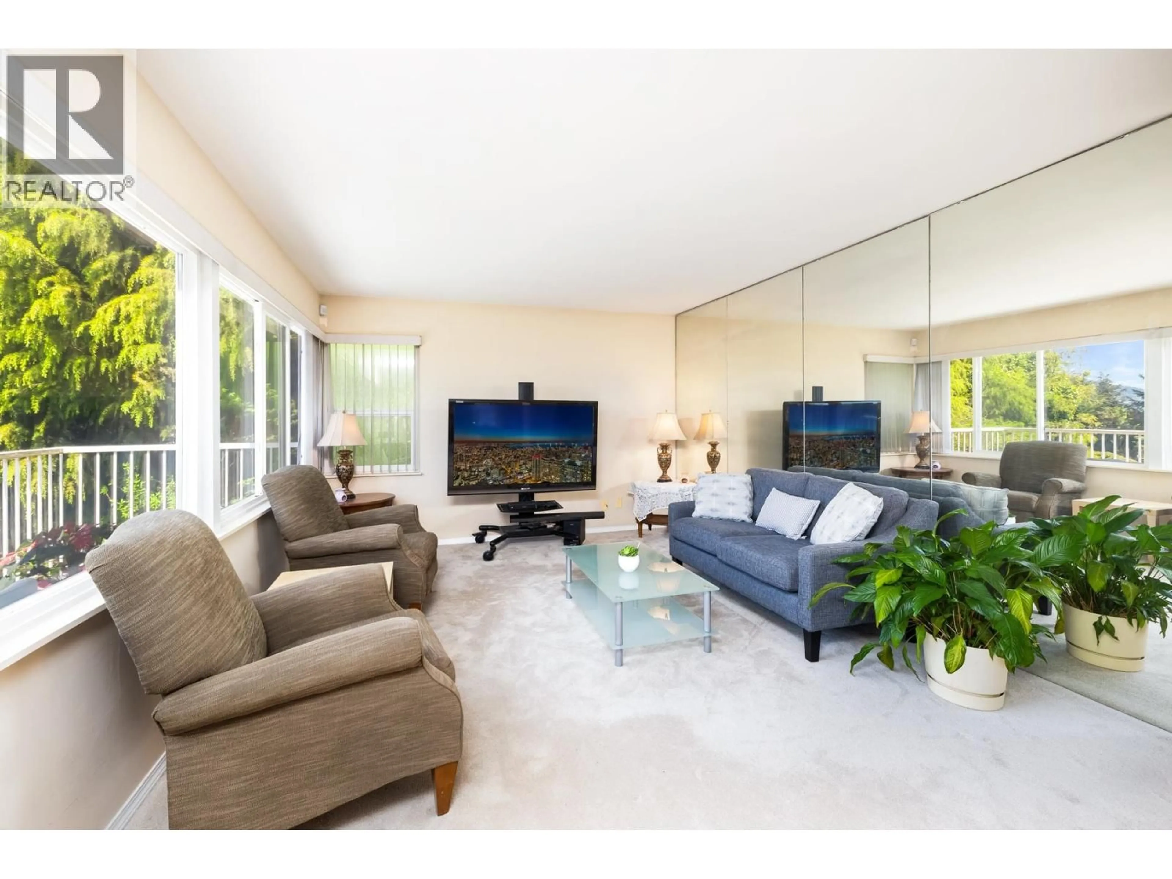 Living room with furniture, unknown for 454 MONTERAY AVENUE, North Vancouver British Columbia V7N3G2