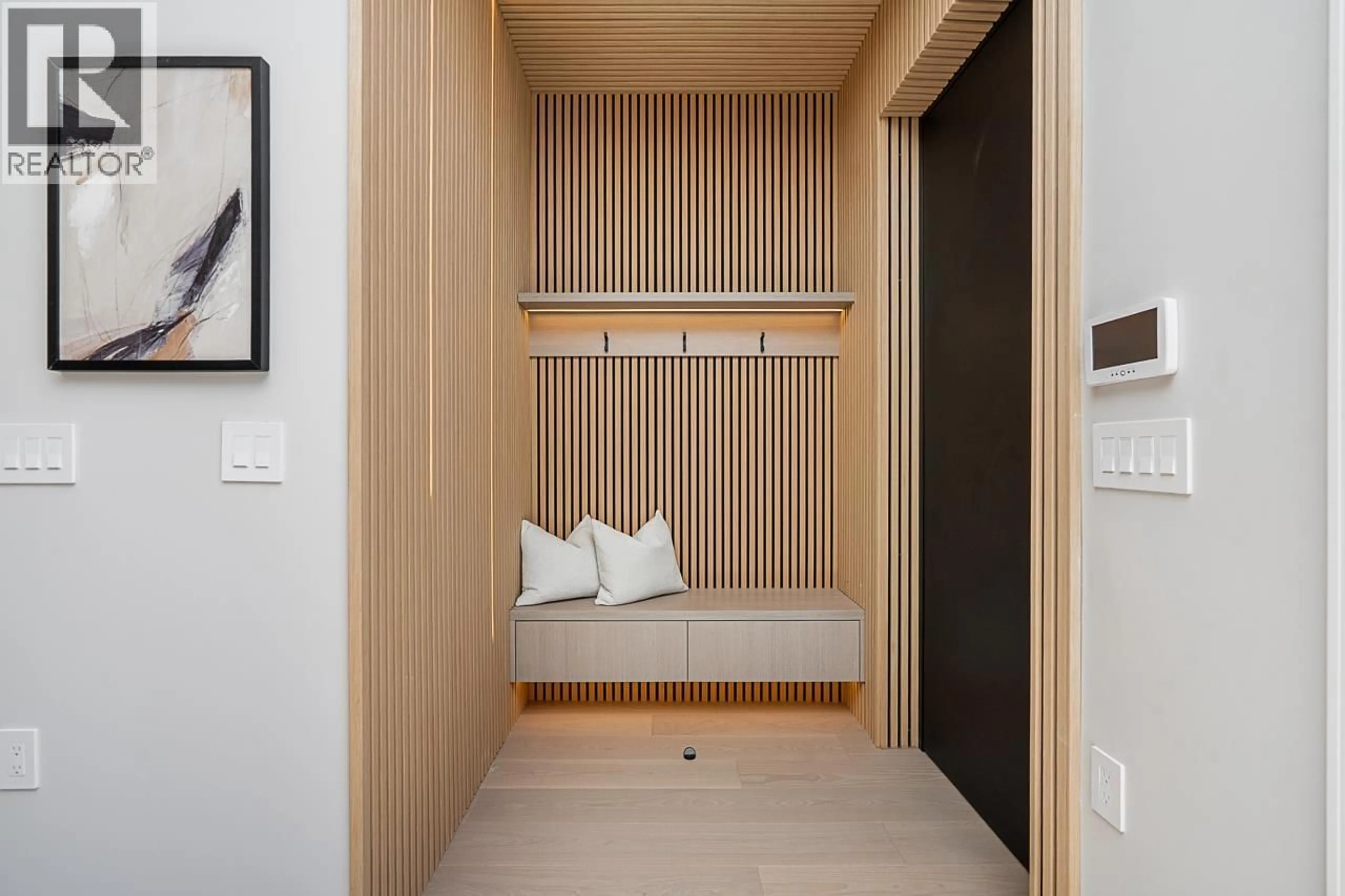 Indoor entryway for 1 - 4579 11TH AVE AVENUE, Vancouver British Columbia V6R2M5