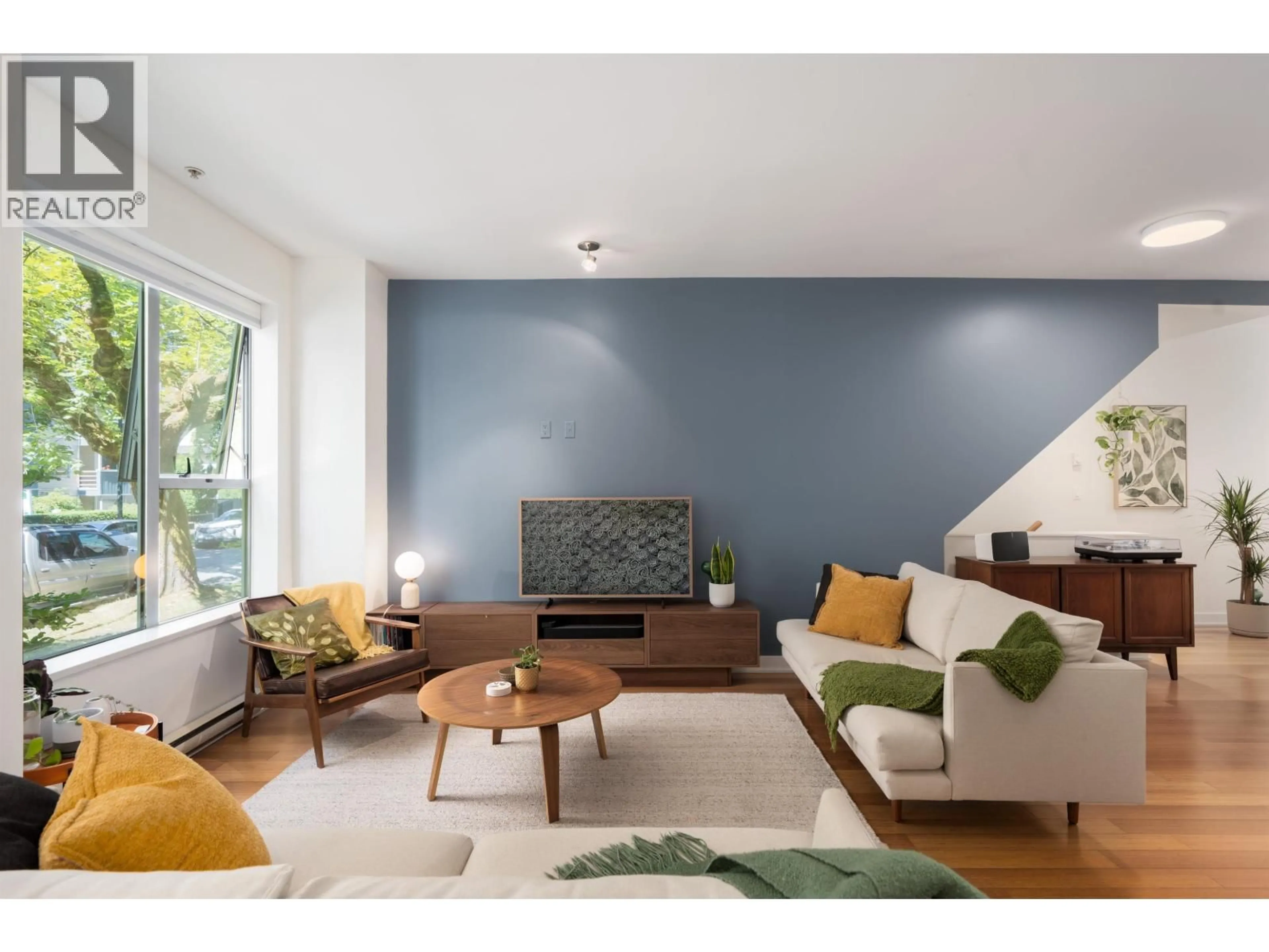 Living room with furniture, unknown for 3088 QUEBEC STREET, Vancouver British Columbia V5T3B1