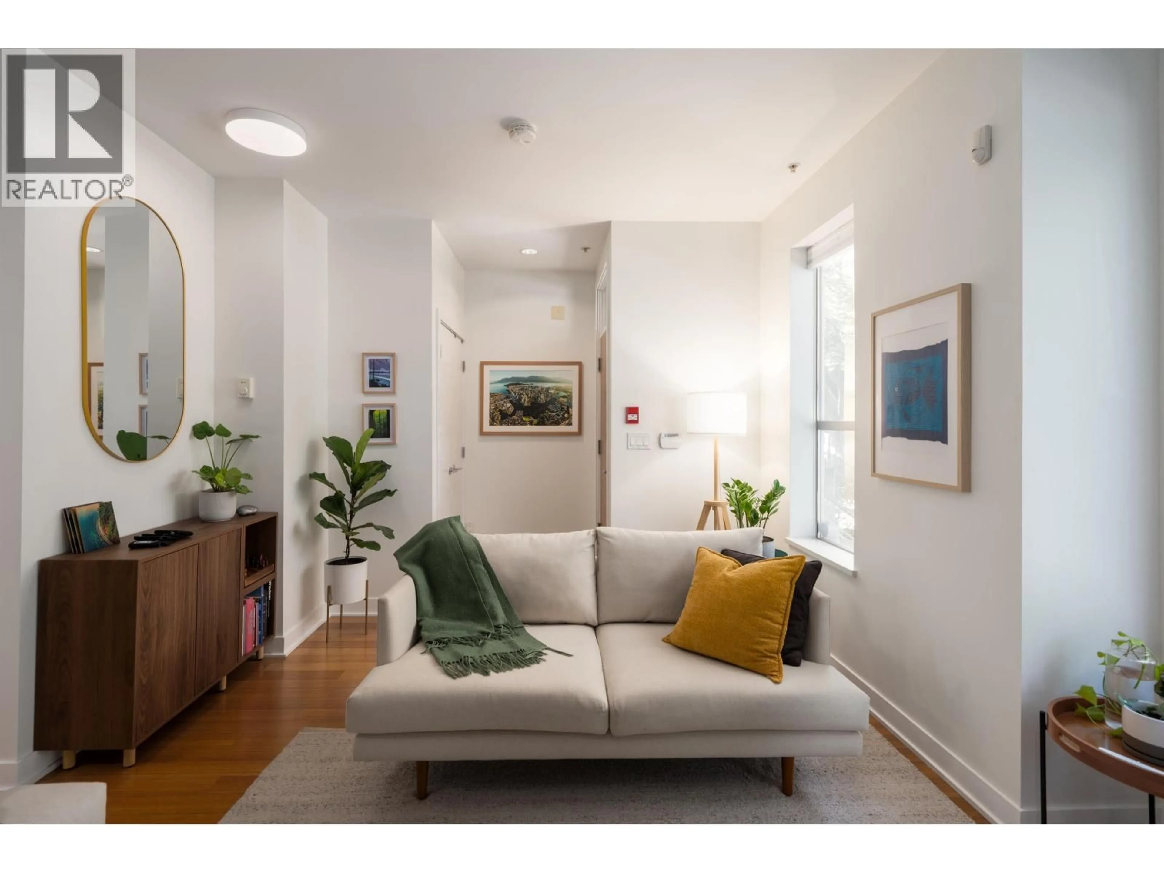 Living room with furniture, unknown for 3088 QUEBEC STREET, Vancouver British Columbia V5T3B1