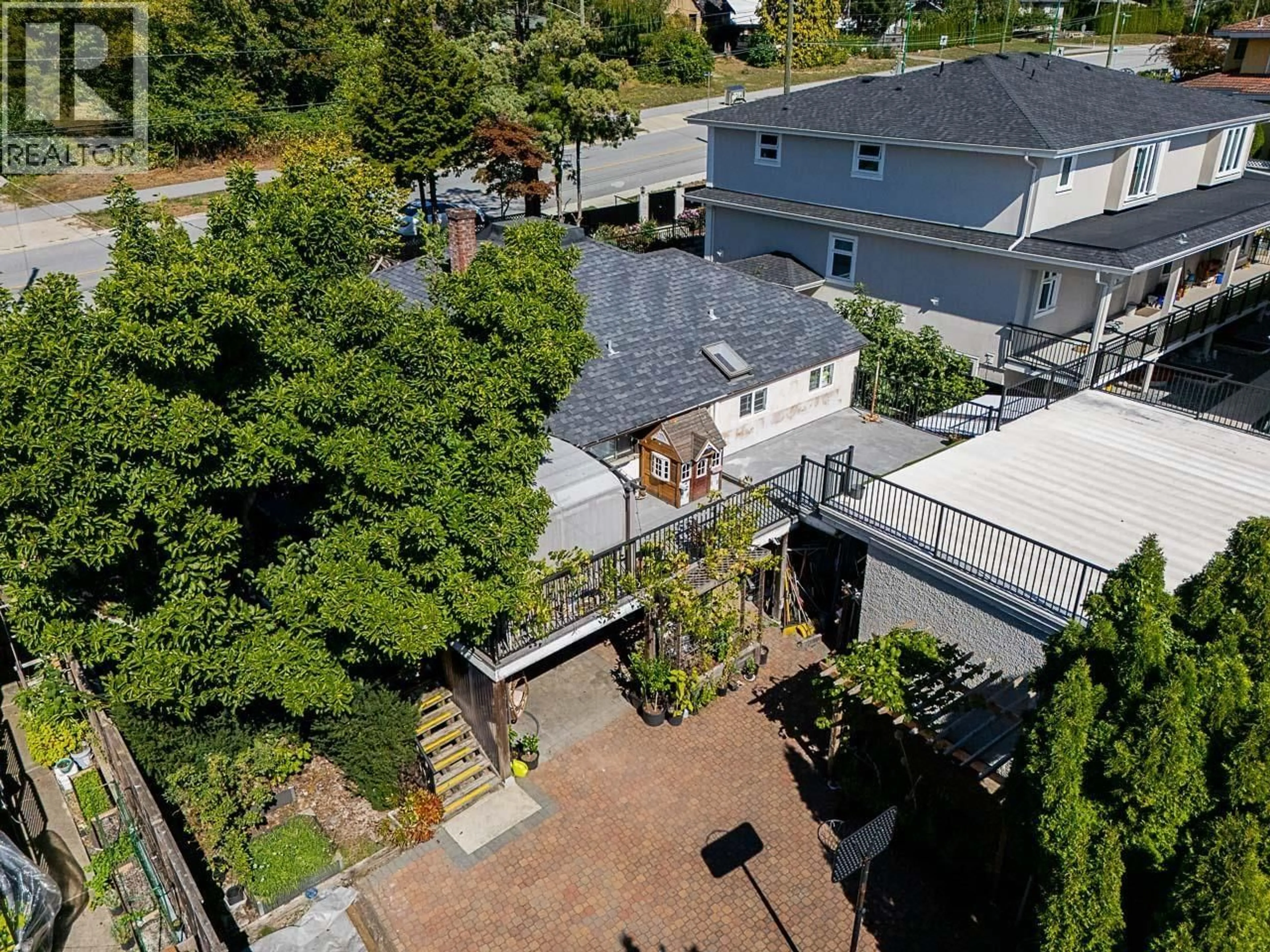 A pic from outside/outdoor area/front of a property/back of a property/a pic from drone, city buildings view from balcony for 7342 BROADWAY, Burnaby British Columbia V5A1S2