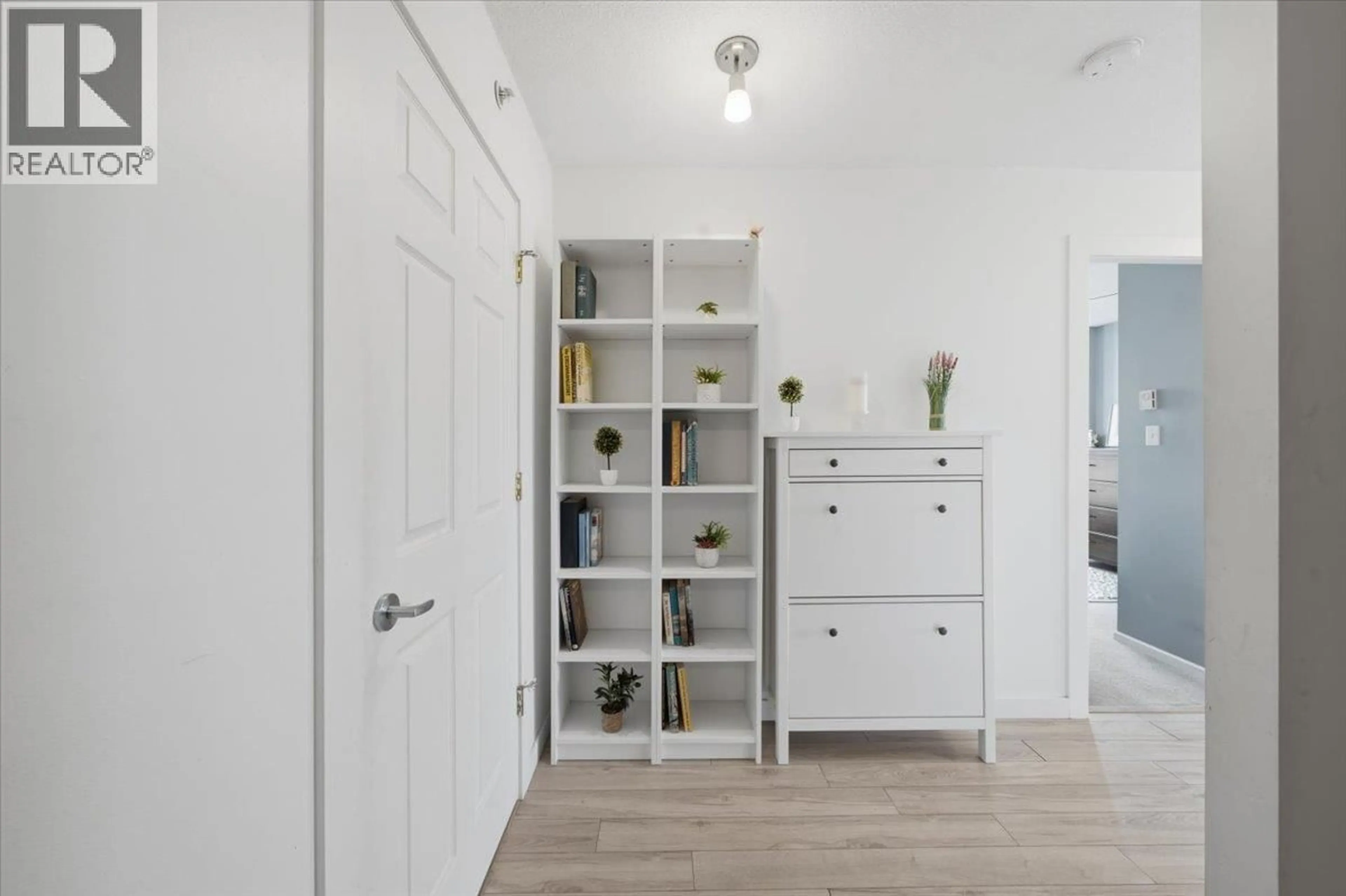 Indoor entryway for 502 - 1255 MAIN STREET, Vancouver British Columbia V6A4G5