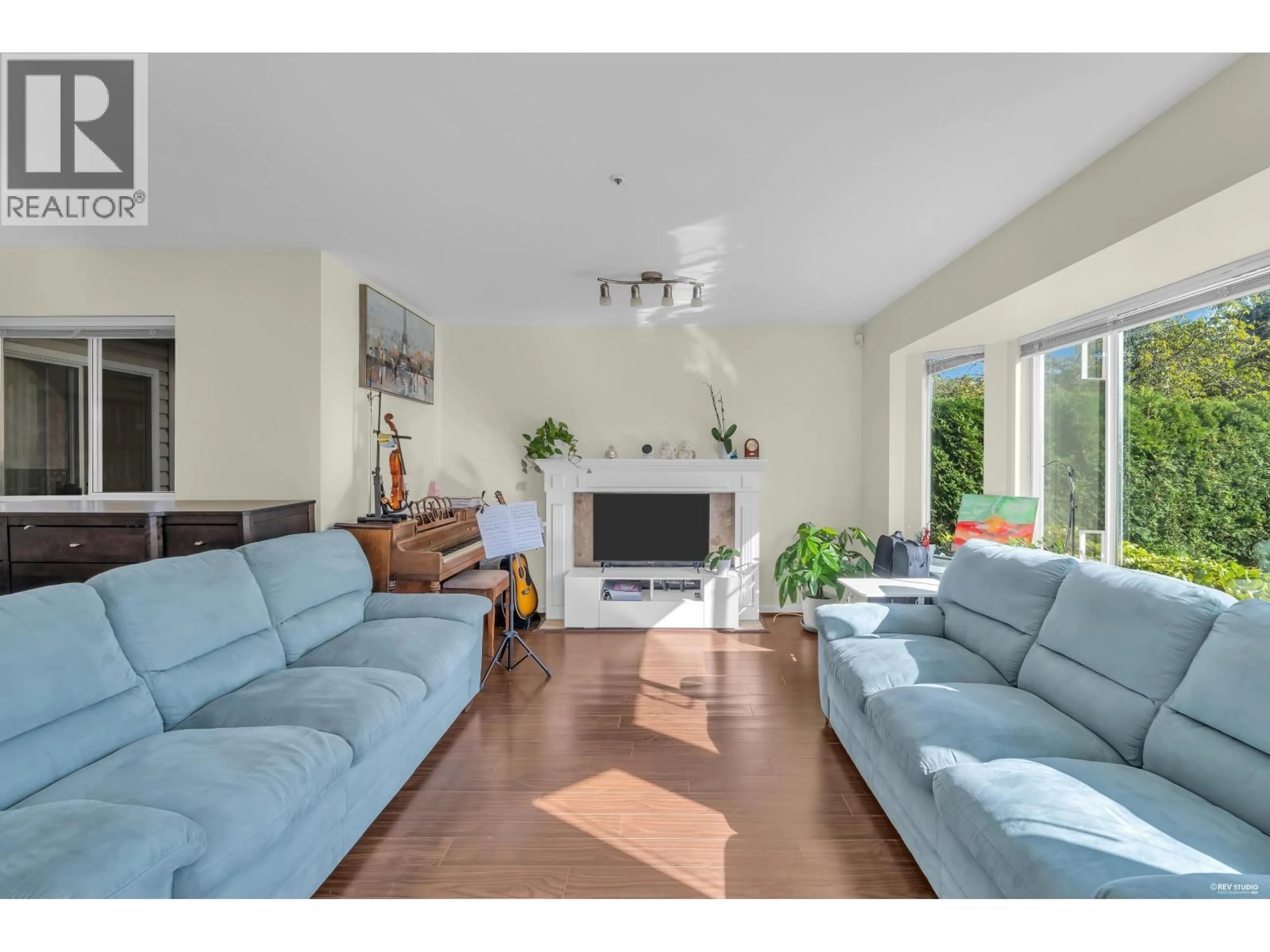 Living room with furniture, unknown for 8419 OSLER STREET, Vancouver British Columbia V6P4E5