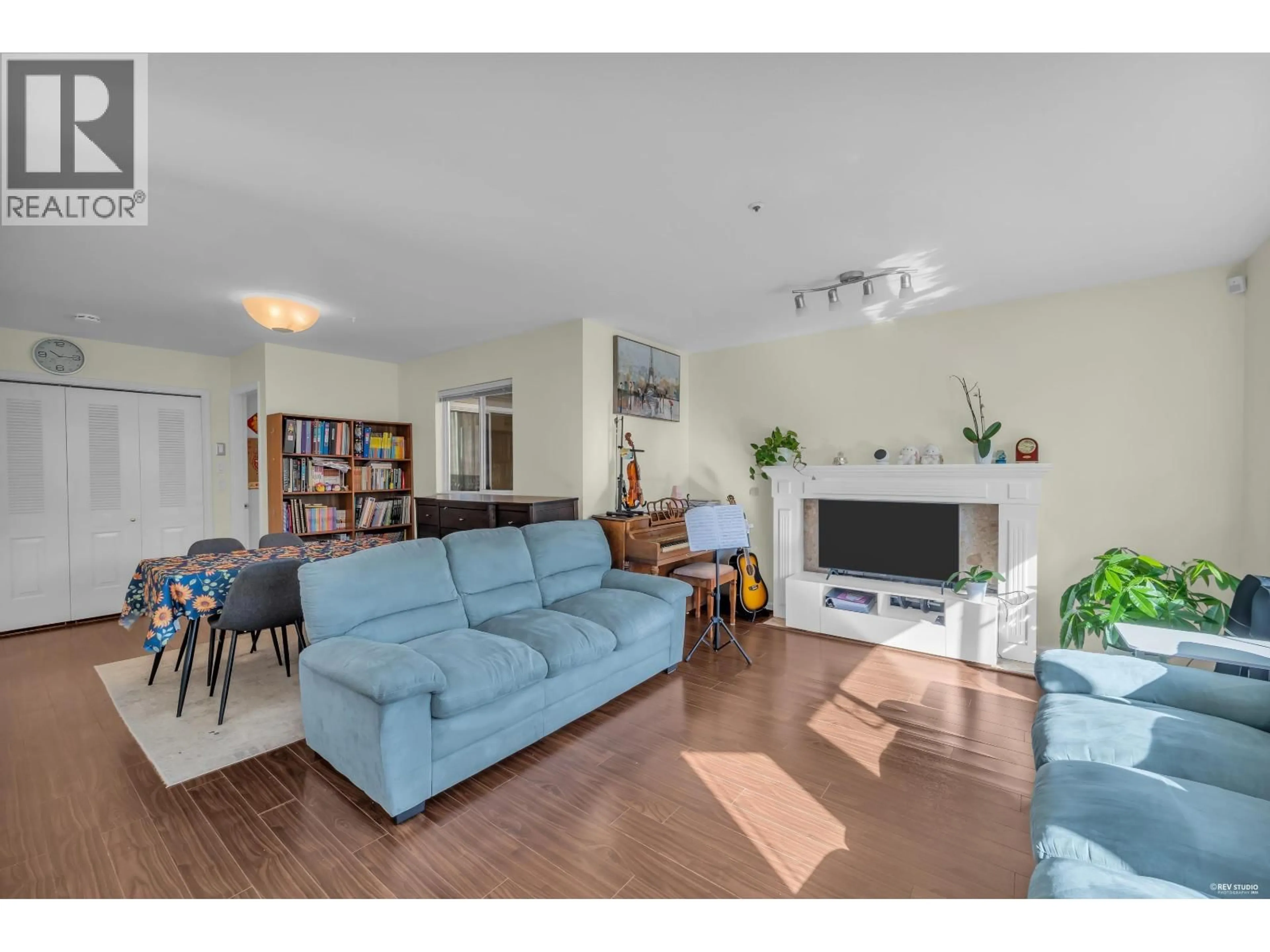 Living room with furniture, unknown for 8419 OSLER STREET, Vancouver British Columbia V6P4E5