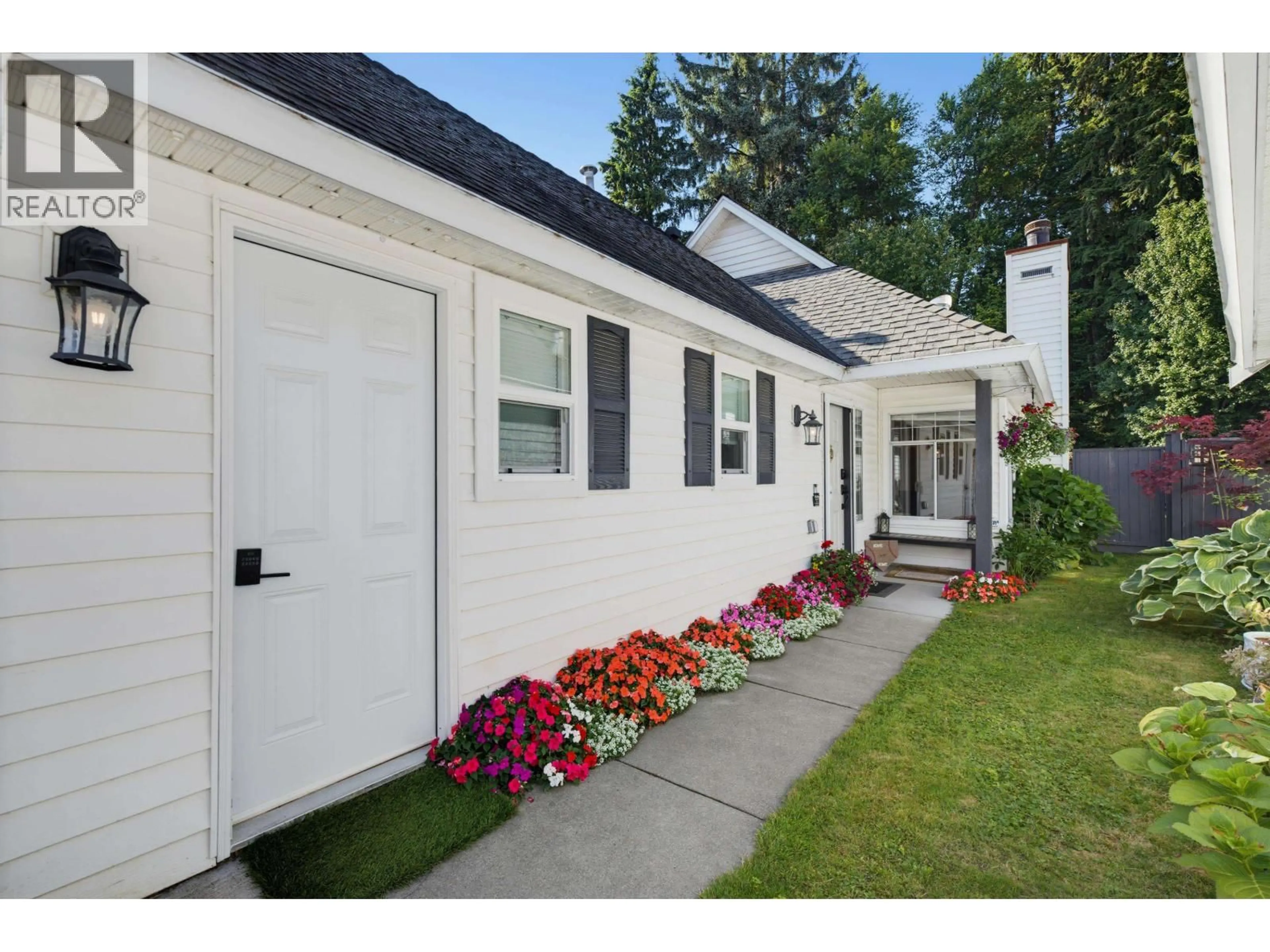 Home with vinyl exterior material, street for 16 - 2865 GLEN DRIVE, Coquitlam British Columbia V3B6W1