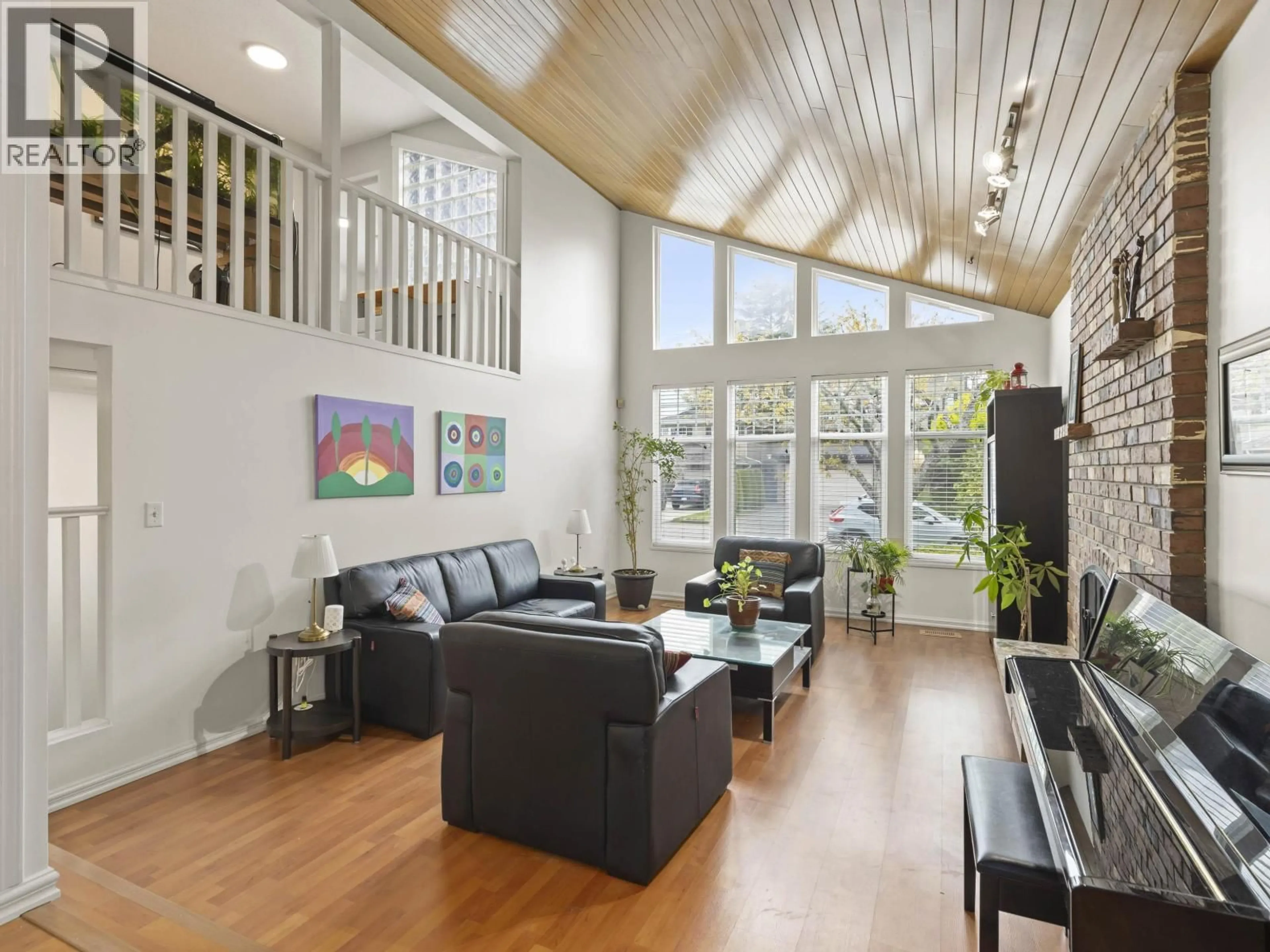 Living room with furniture, wood/laminate floor for 5120 HOLLYFIELD AVENUE, Richmond British Columbia V7E4T8