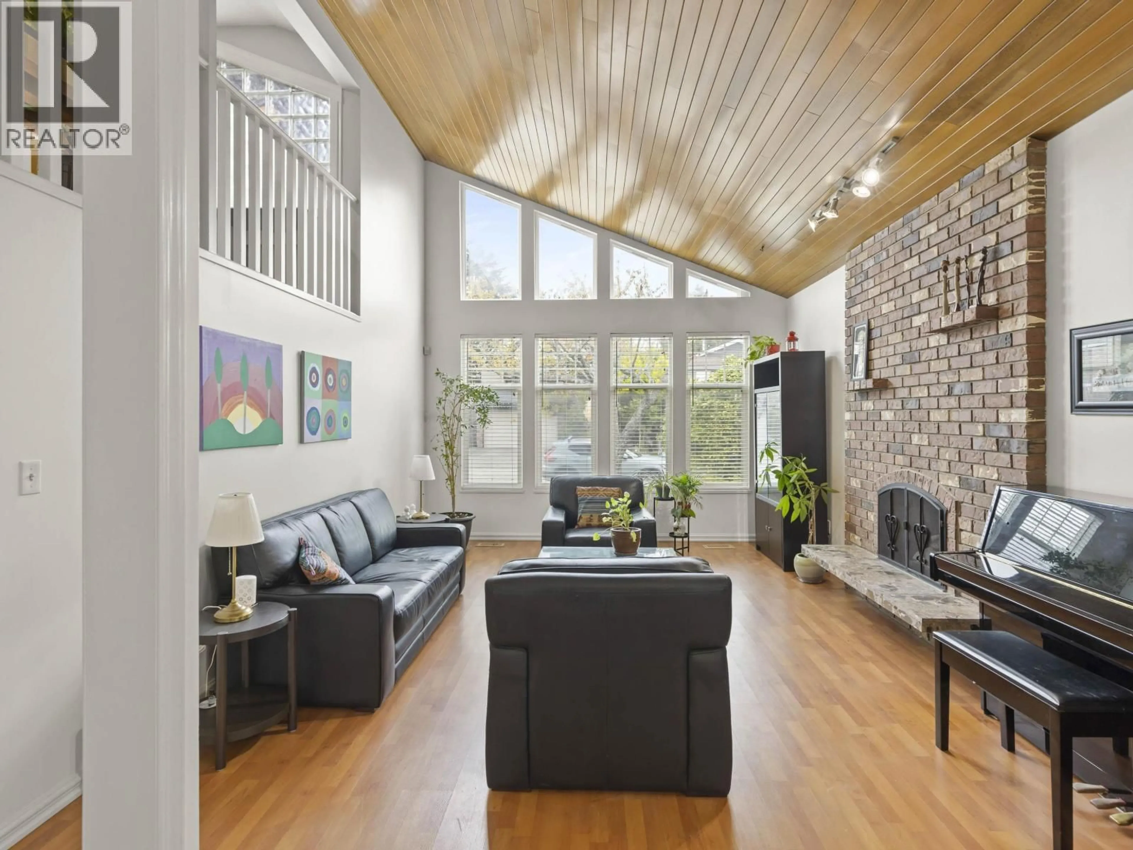 Living room with furniture, wood/laminate floor for 5120 HOLLYFIELD AVENUE, Richmond British Columbia V7E4T8