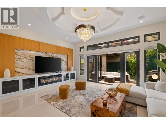 1126 HEYWOOD STREET, North Vancouver 2