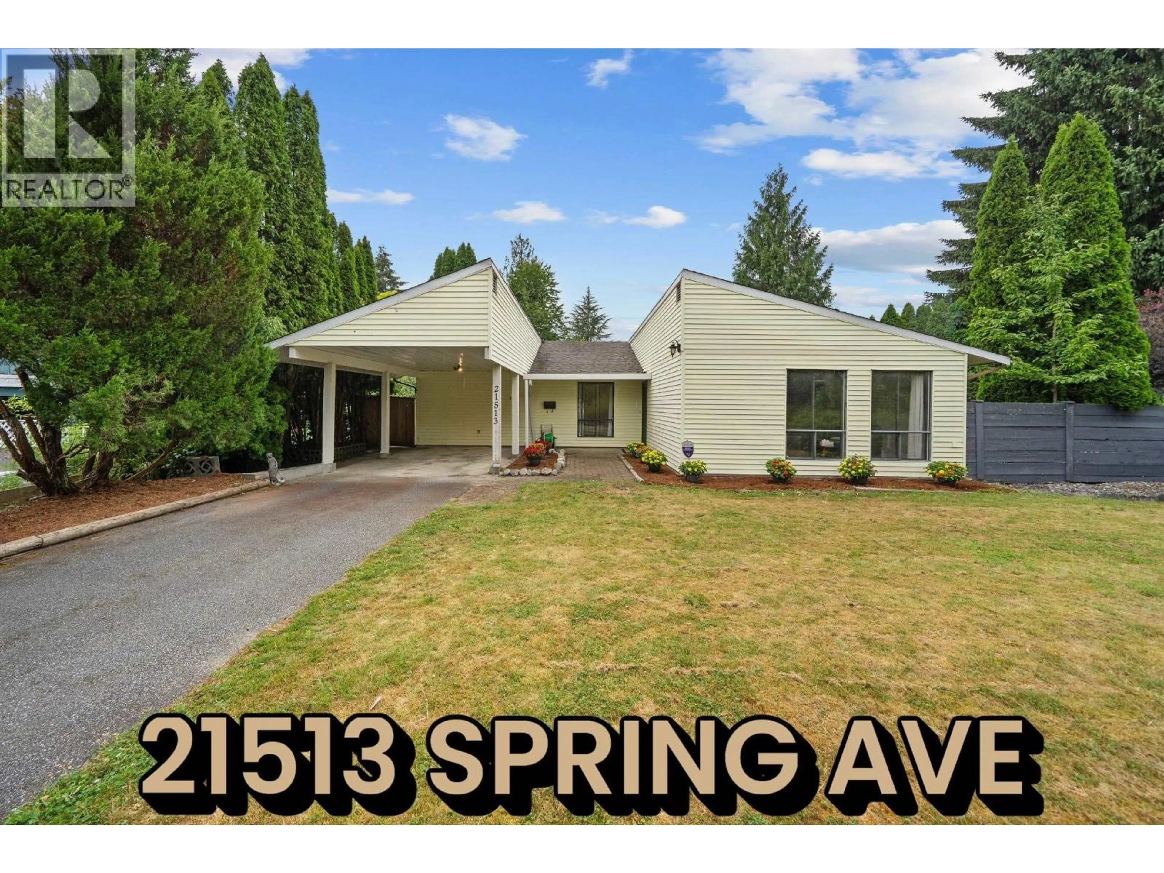 Home with vinyl exterior material, street for 21513 SPRING AVENUE, Maple Ridge British Columbia V4R2K8