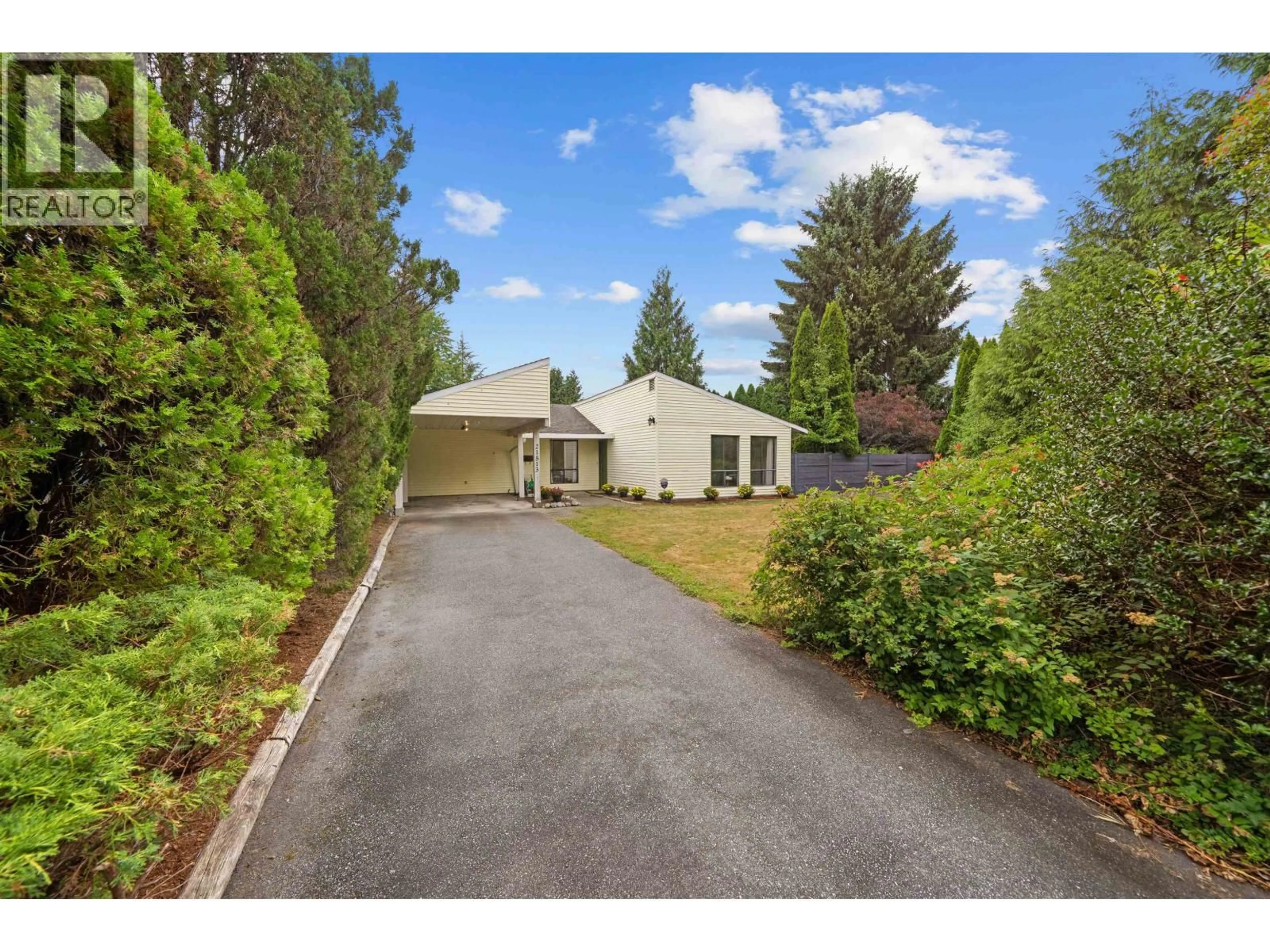 A pic from outside/outdoor area/front of a property/back of a property/a pic from drone, street for 21513 SPRING AVENUE, Maple Ridge British Columbia V4R2K8