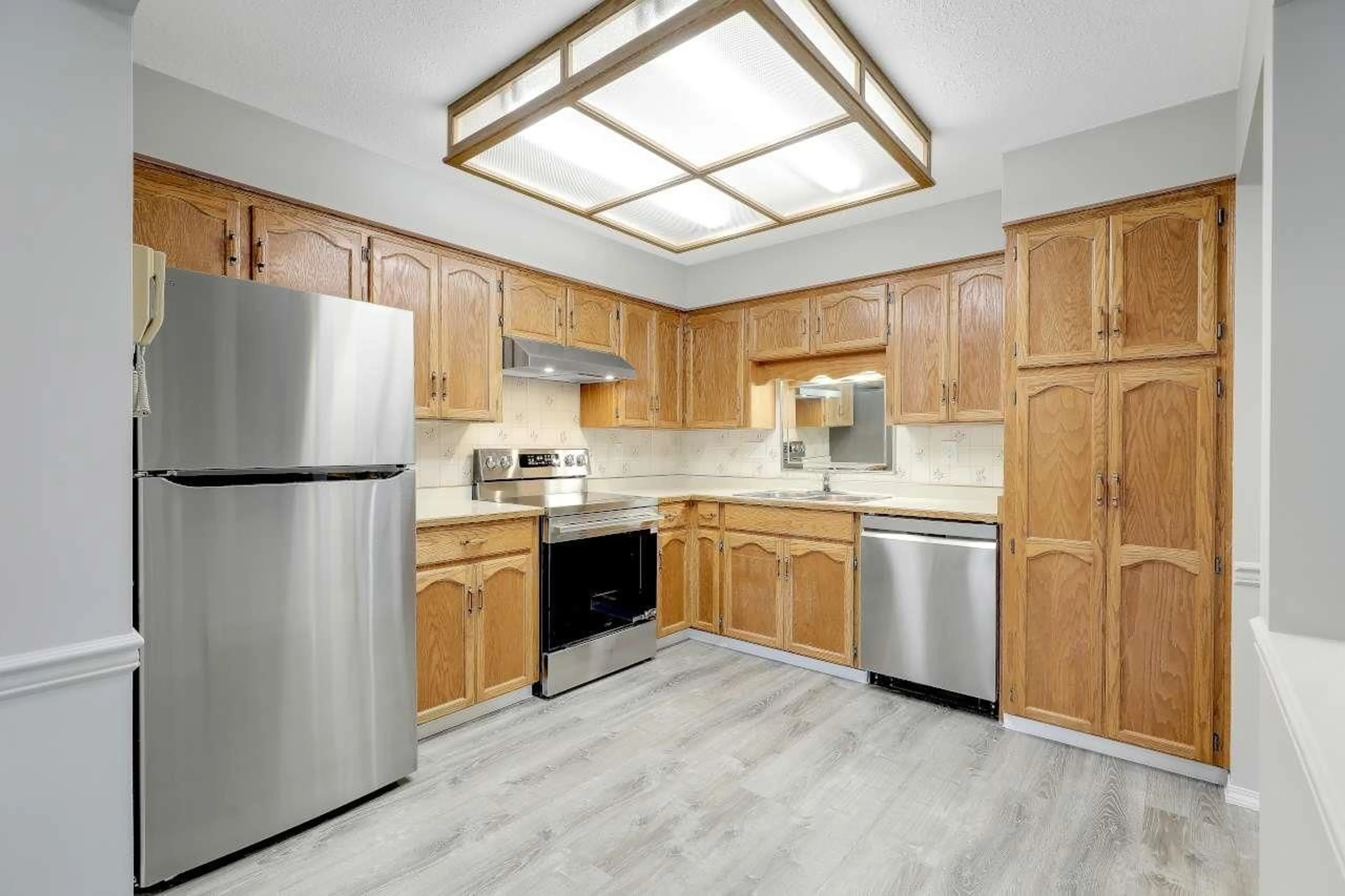 Standard kitchen, unknown for 3 - 33123 GEORGE FERGUSON WAY, Abbotsford British Columbia V2S2L6