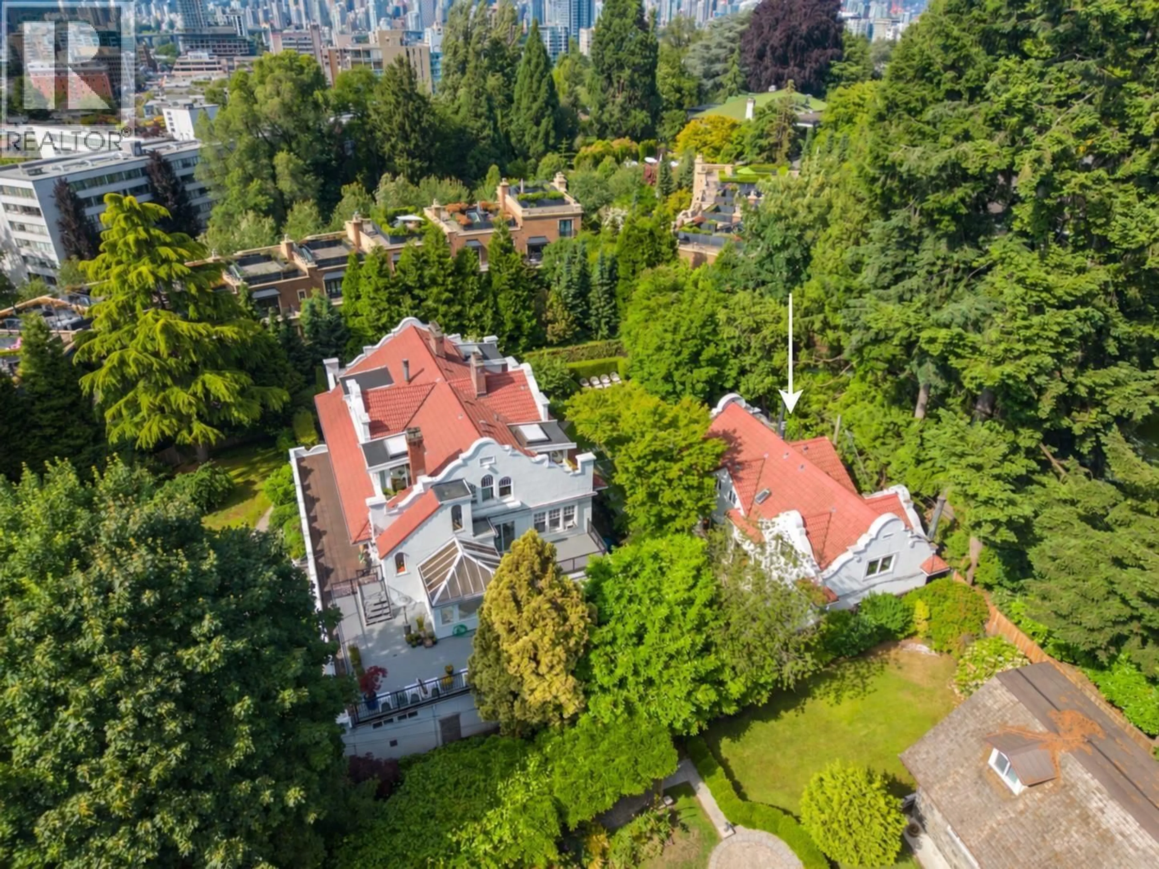 A pic from outside/outdoor area/front of a property/back of a property/a pic from drone, city buildings view from balcony for 3296 GRANVILLE STREET, Vancouver British Columbia V6H3K3