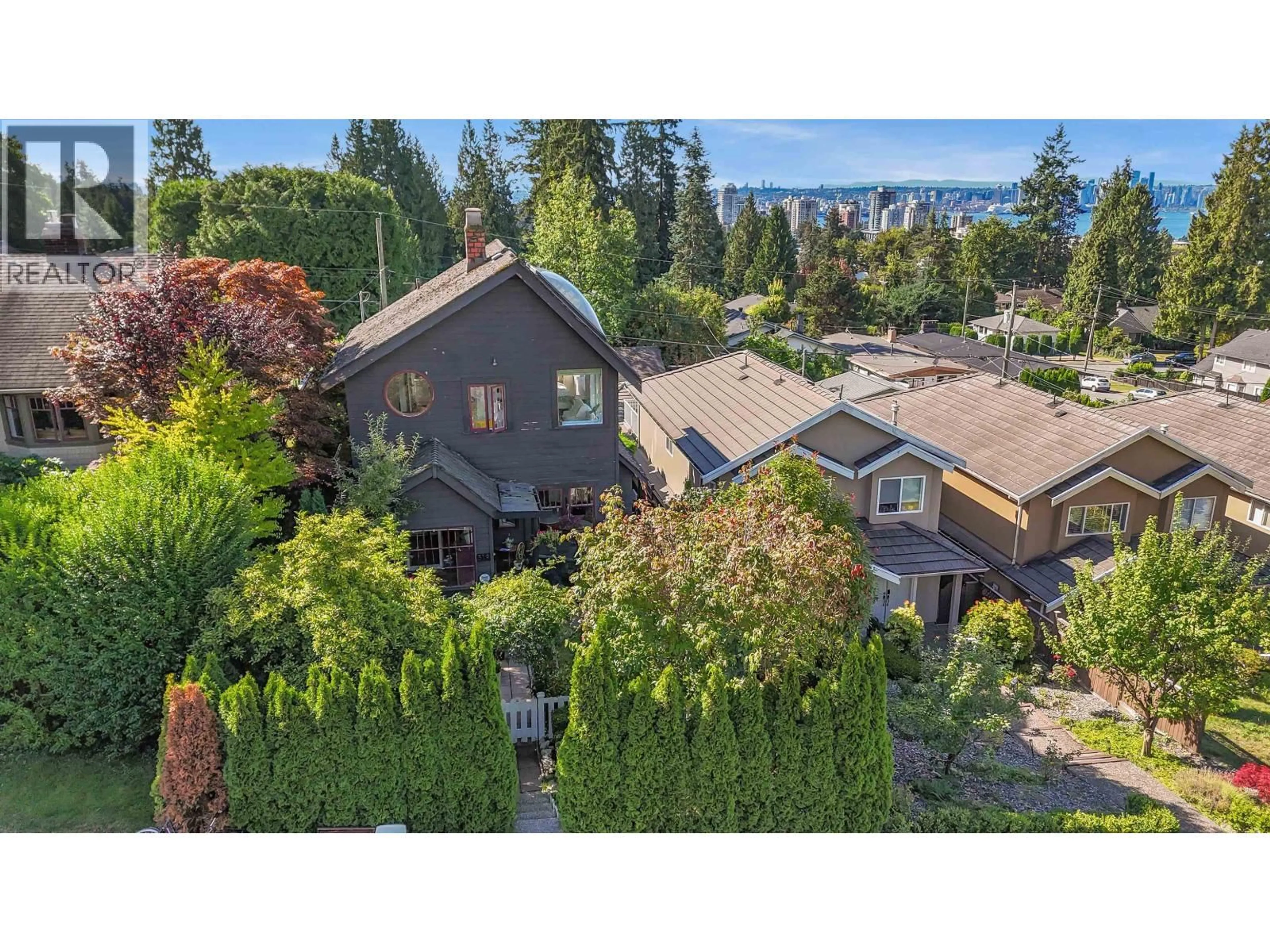 A pic from outside/outdoor area/front of a property/back of a property/a pic from drone, street for 319 27TH STREET, North Vancouver British Columbia V7N1B9