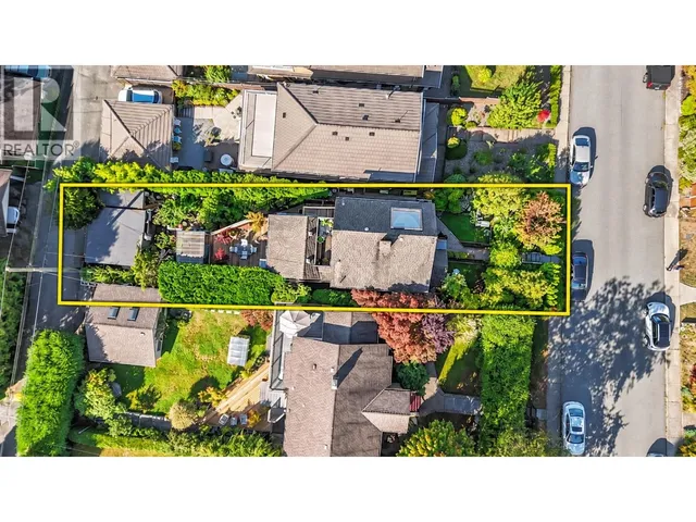 319 27TH STREET, North Vancouver 2