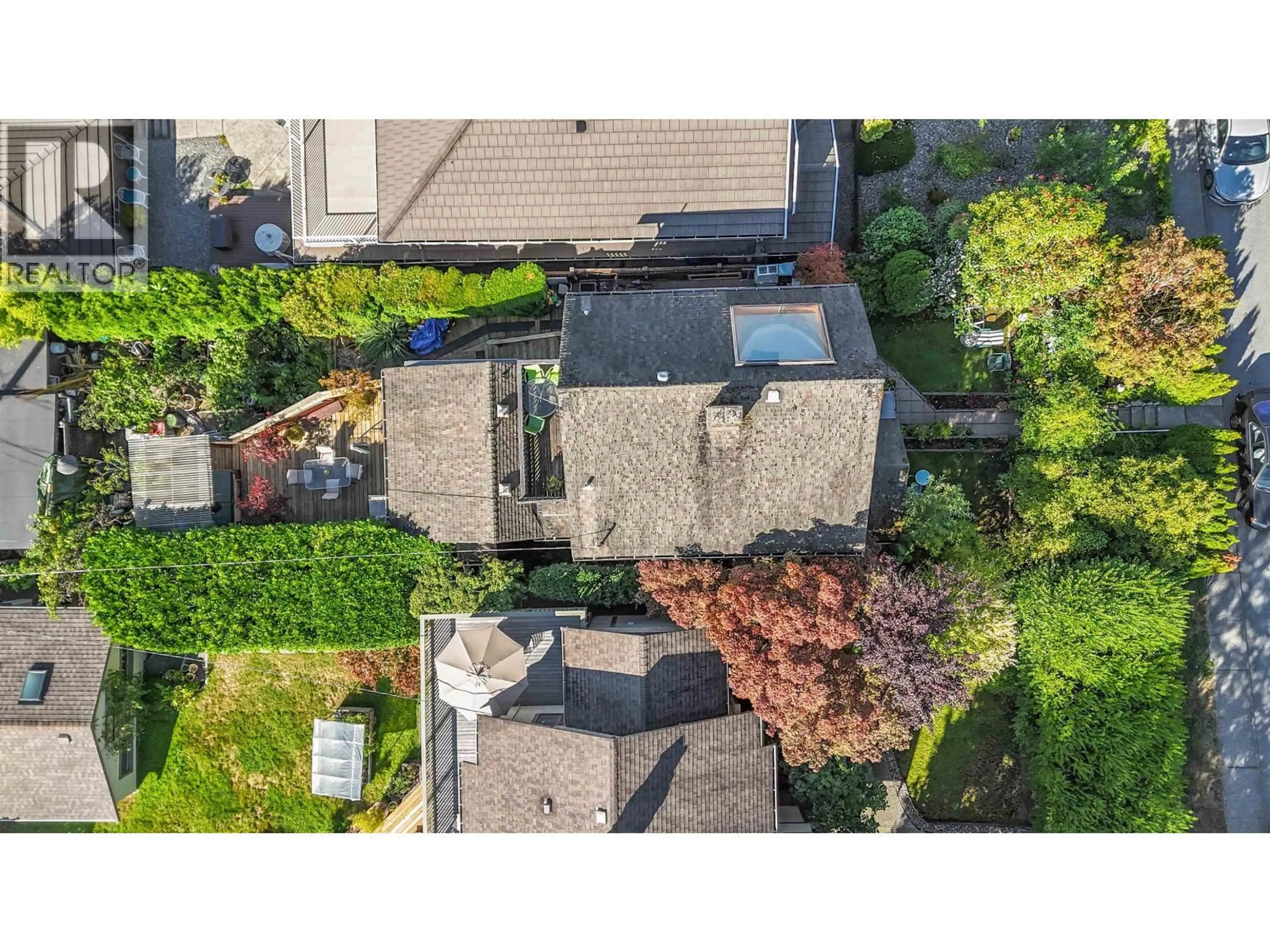 A pic from outside/outdoor area/front of a property/back of a property/a pic from drone, street for 319 27TH STREET, North Vancouver British Columbia V7N1B9