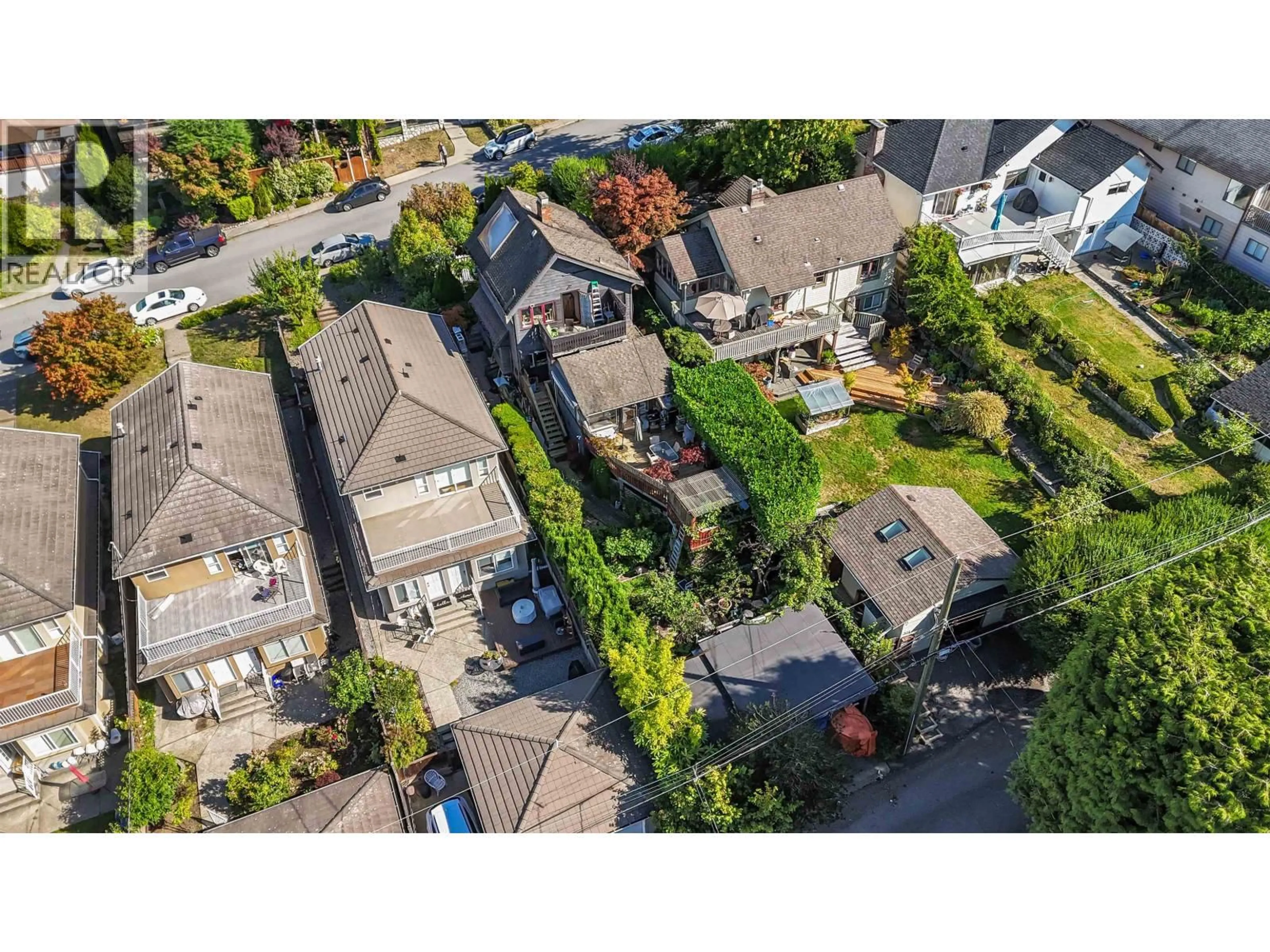 A pic from outside/outdoor area/front of a property/back of a property/a pic from drone, street for 319 27TH STREET, North Vancouver British Columbia V7N1B9