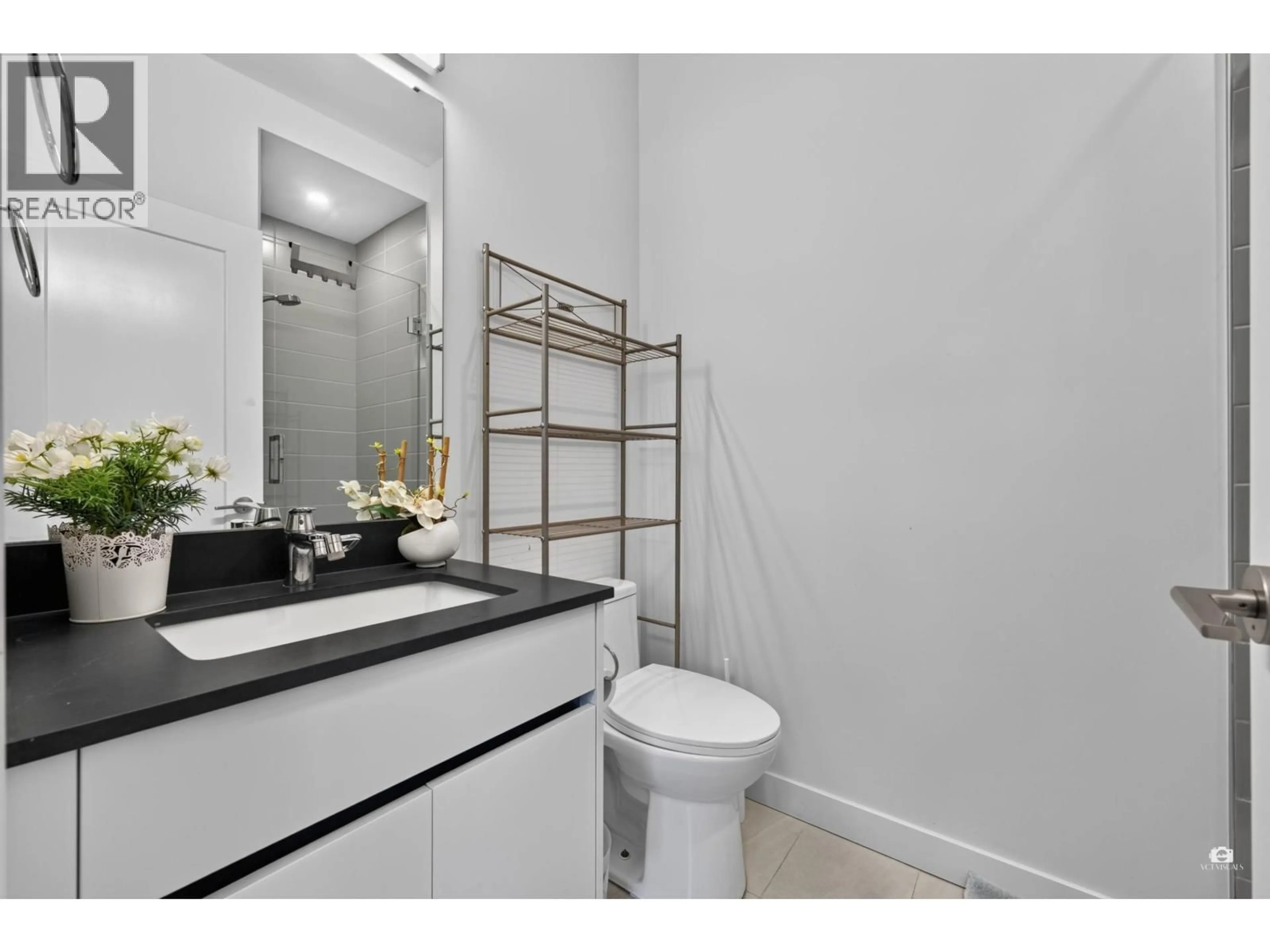 Standard bathroom, ceramic/tile floor for 4 - 7580 NO. 1 ROAD, Richmond British Columbia V7C0G6