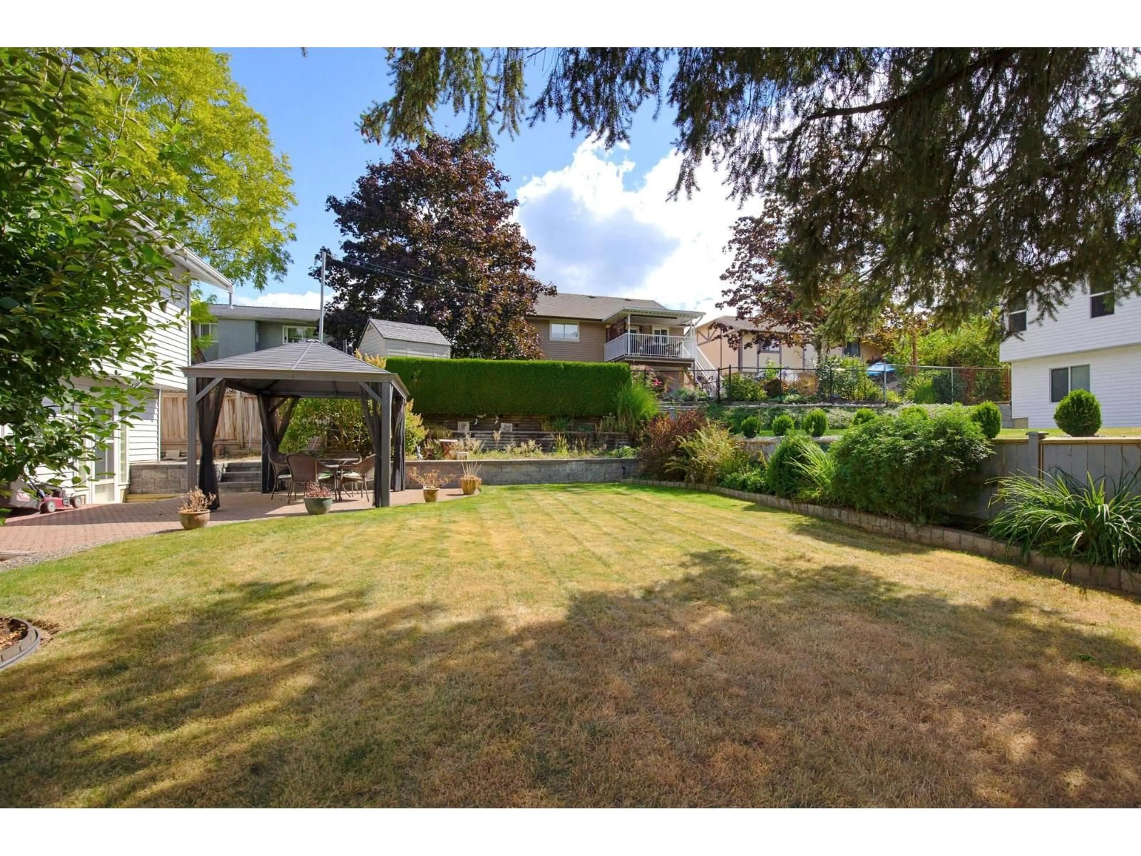 A pic from outside/outdoor area/front of a property/back of a property/a pic from drone, street for 3786 ROBSON DRIVE, Abbotsford British Columbia V2S6E9