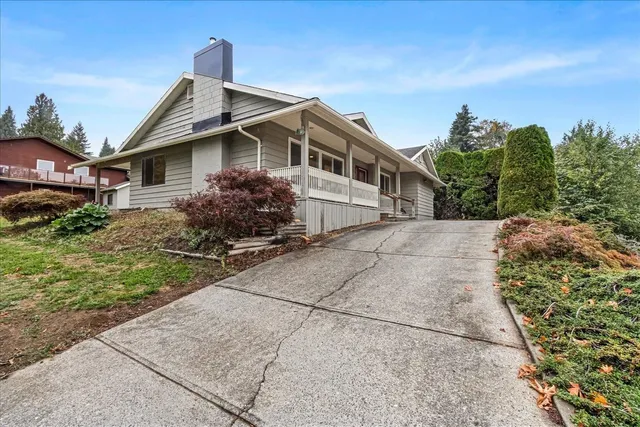 9951 HILLCREST DRIVE, Chilliwack 2
