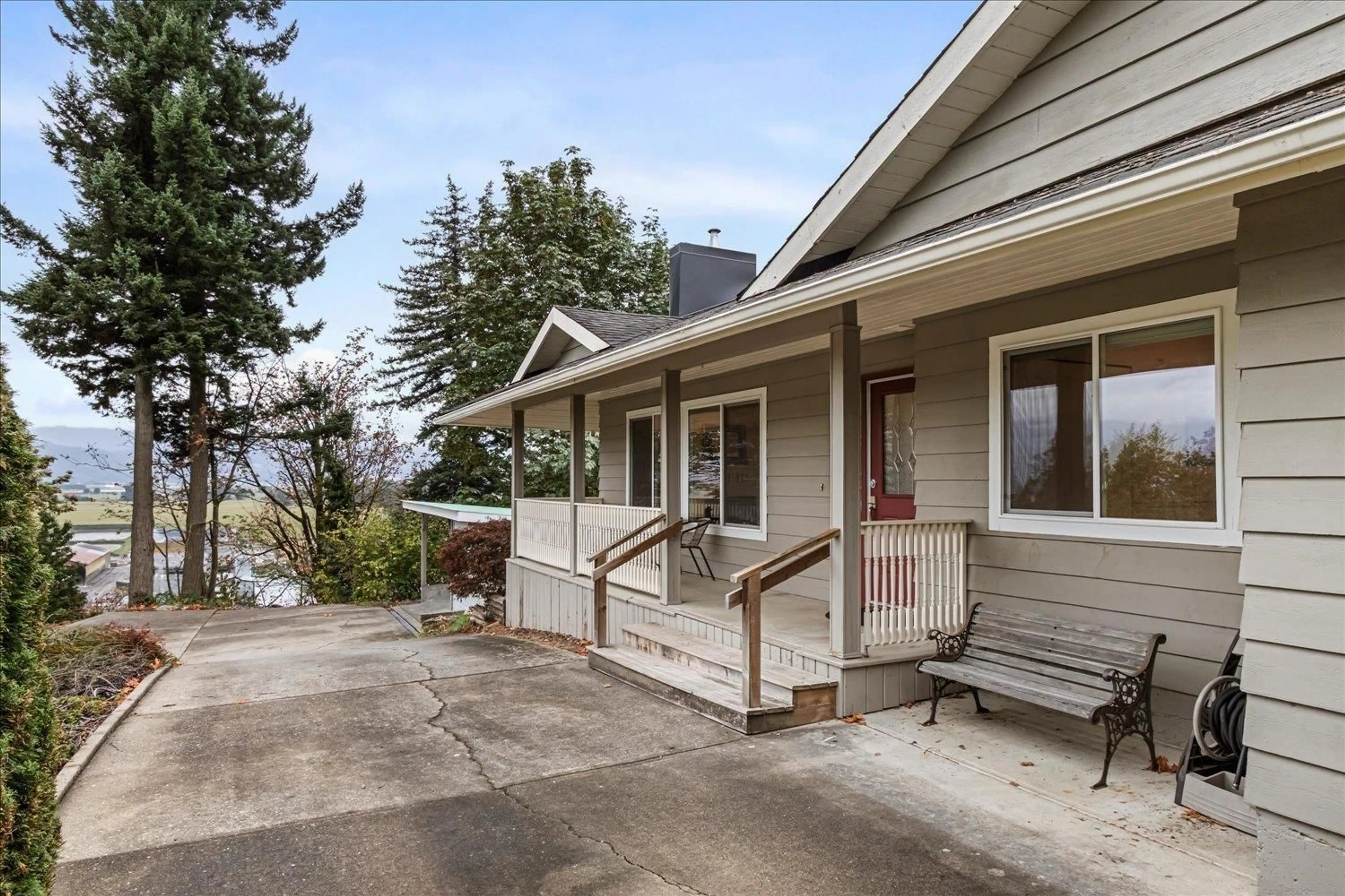 Patio, water/lake/river/ocean view for 9951 HILLCREST DRIVE, Chilliwack British Columbia V2P7P4