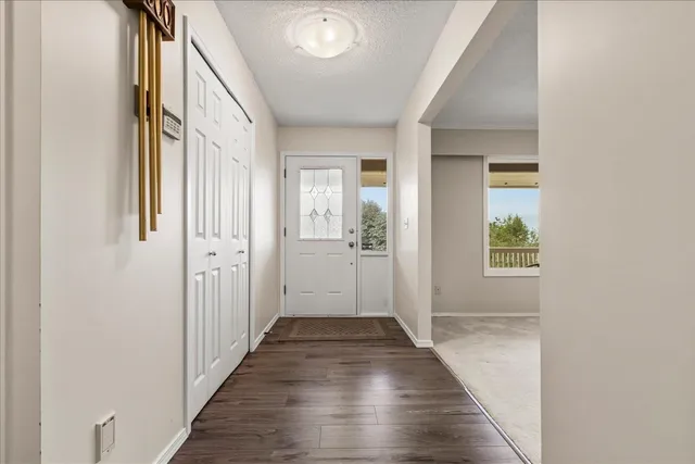 9951 HILLCREST DRIVE, Chilliwack 5