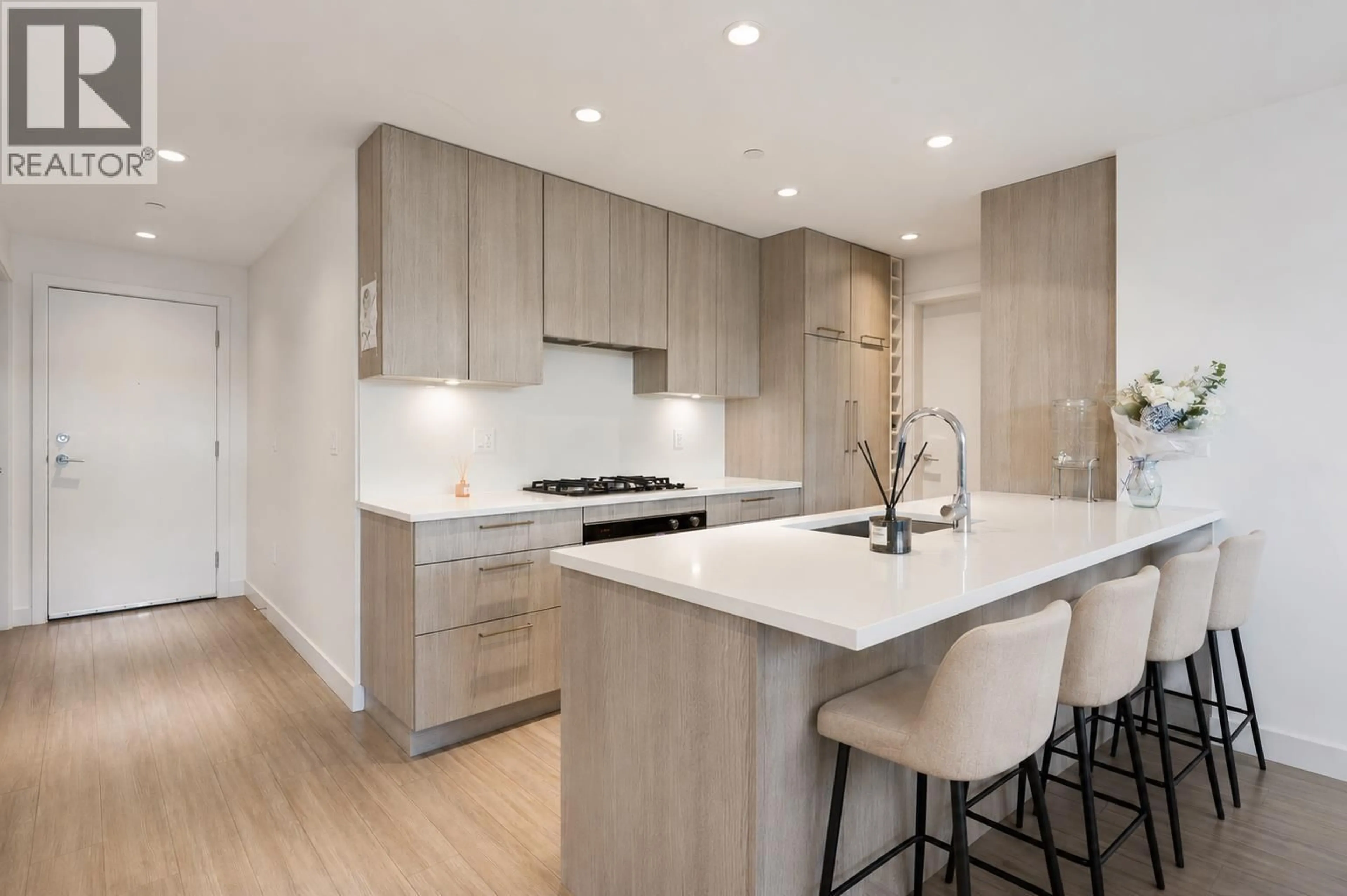 Contemporary kitchen, unknown for 203 - 747 3RD STREET, North Vancouver British Columbia V7L1G8