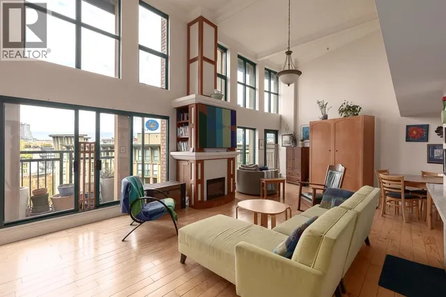 607 - 22 CORDOVA STREET, Vancouver 3
