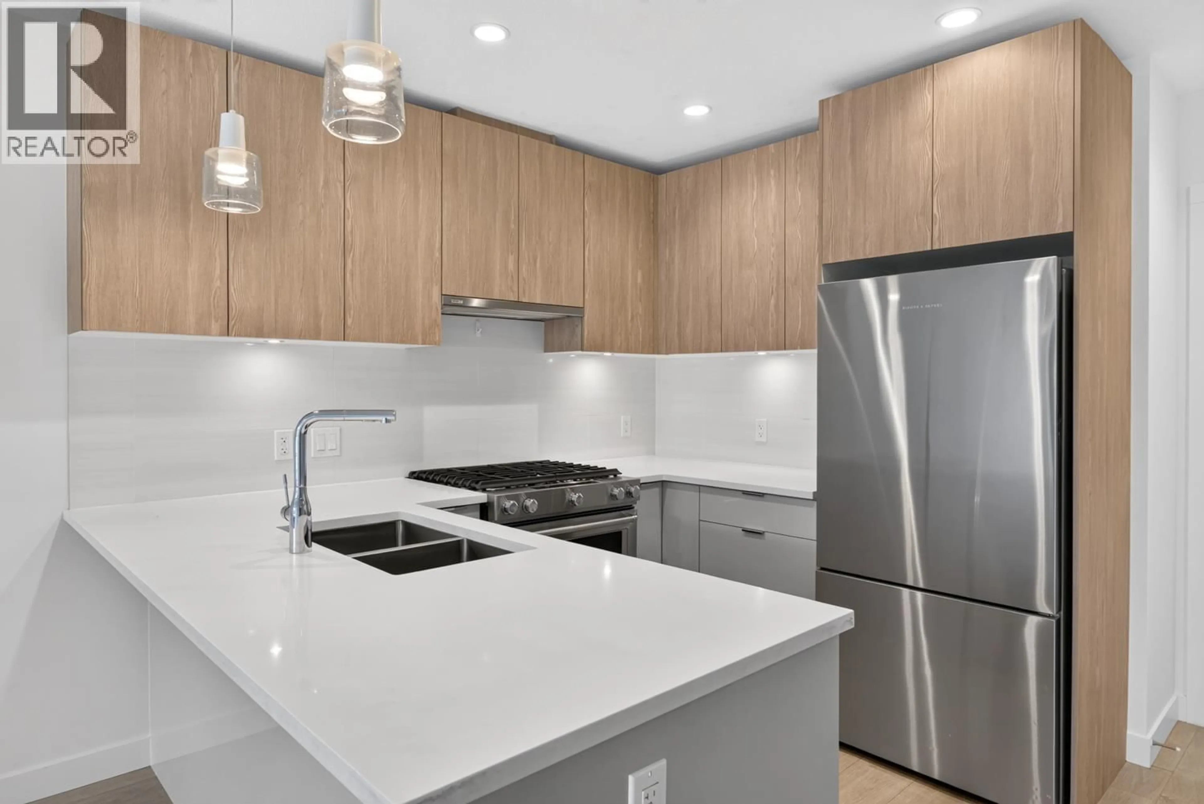 Unknown for 210 - 108 8TH STREET, North Vancouver British Columbia V7L0H1