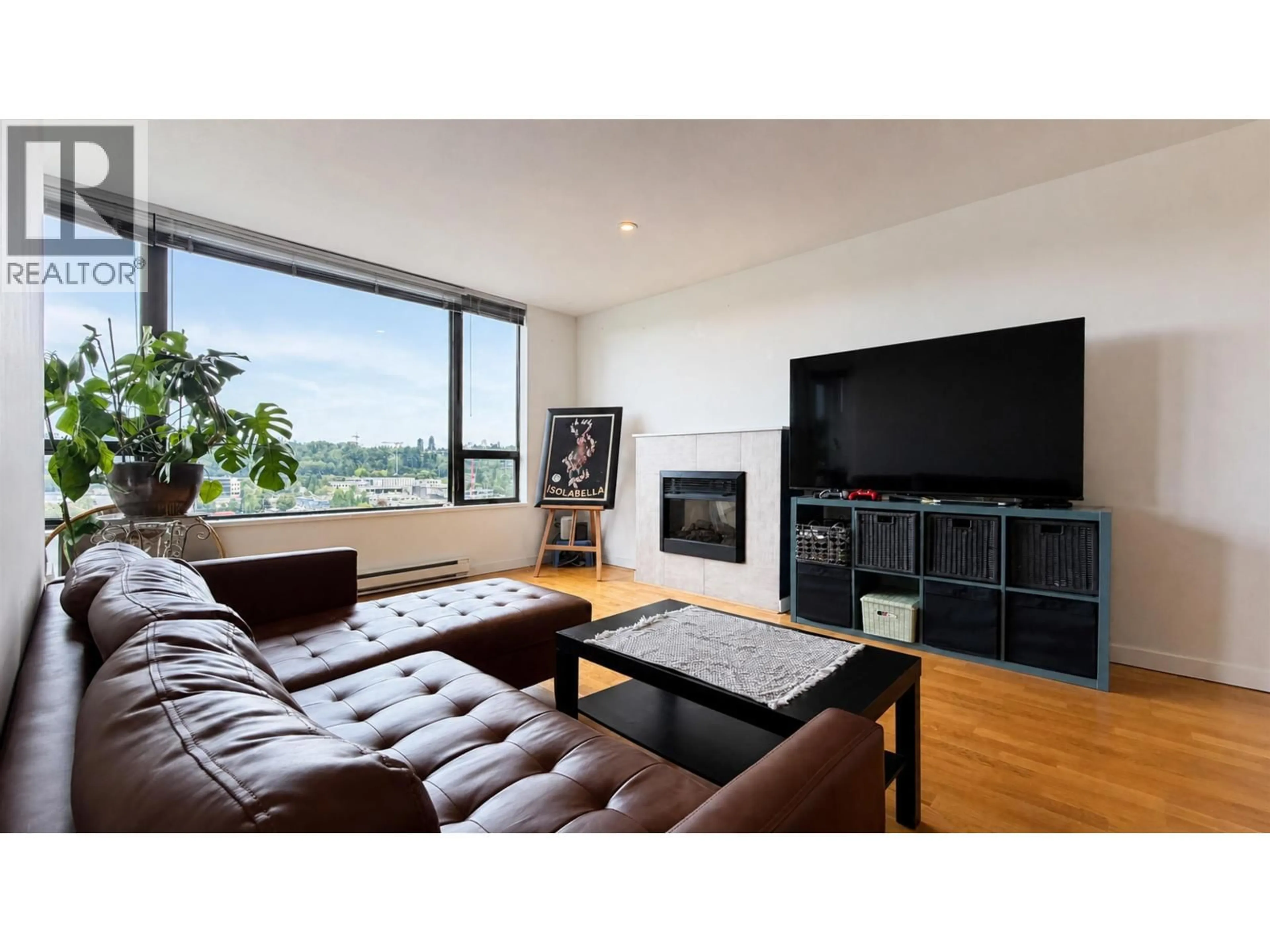 Living room with furniture, wood/laminate floor for 1607 - 4118 DAWSON STREET, Burnaby British Columbia V5Y0L7
