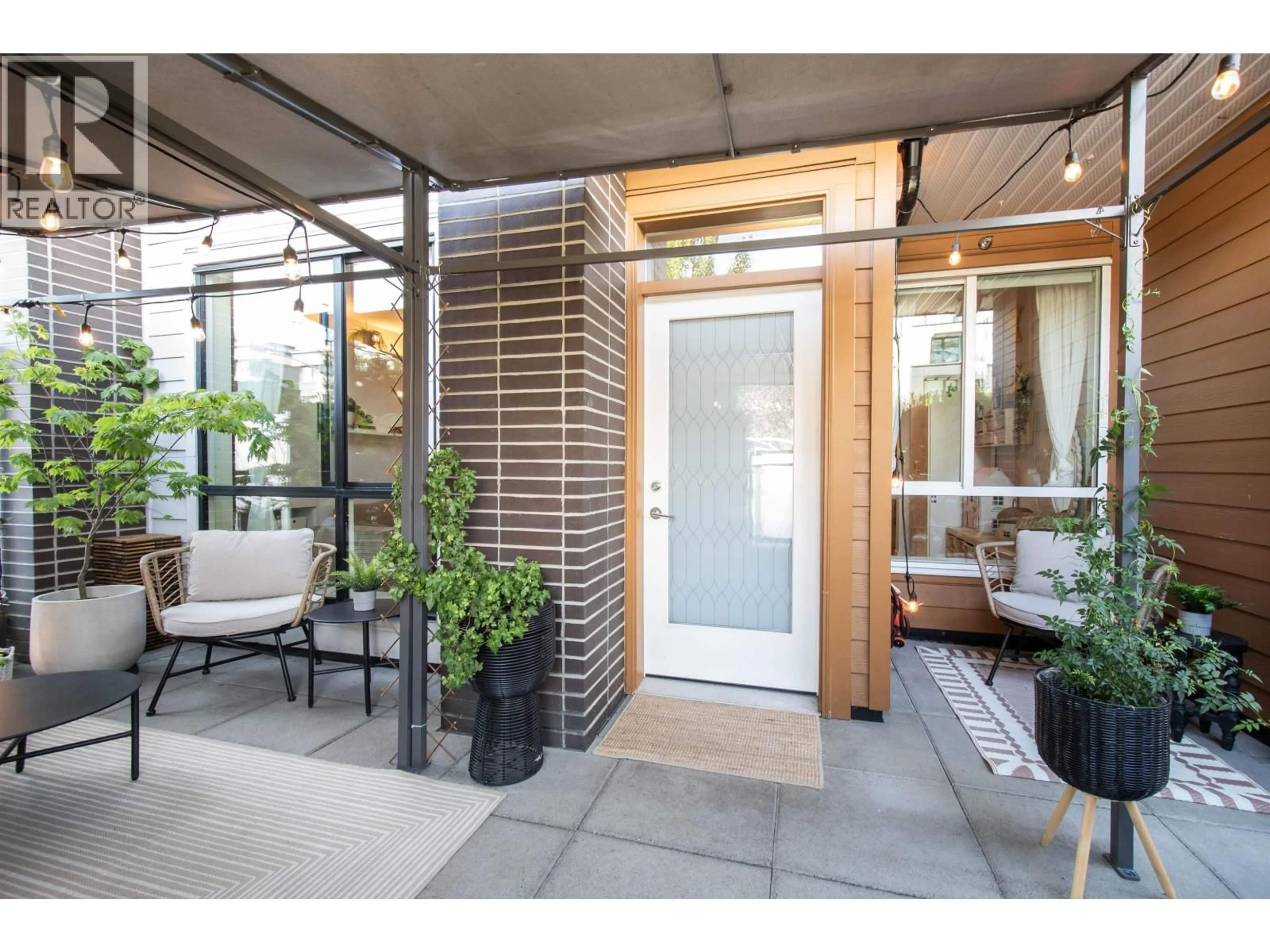 Indoor entryway for 111 - 615 3RD STREET, North Vancouver British Columbia V7L0G3