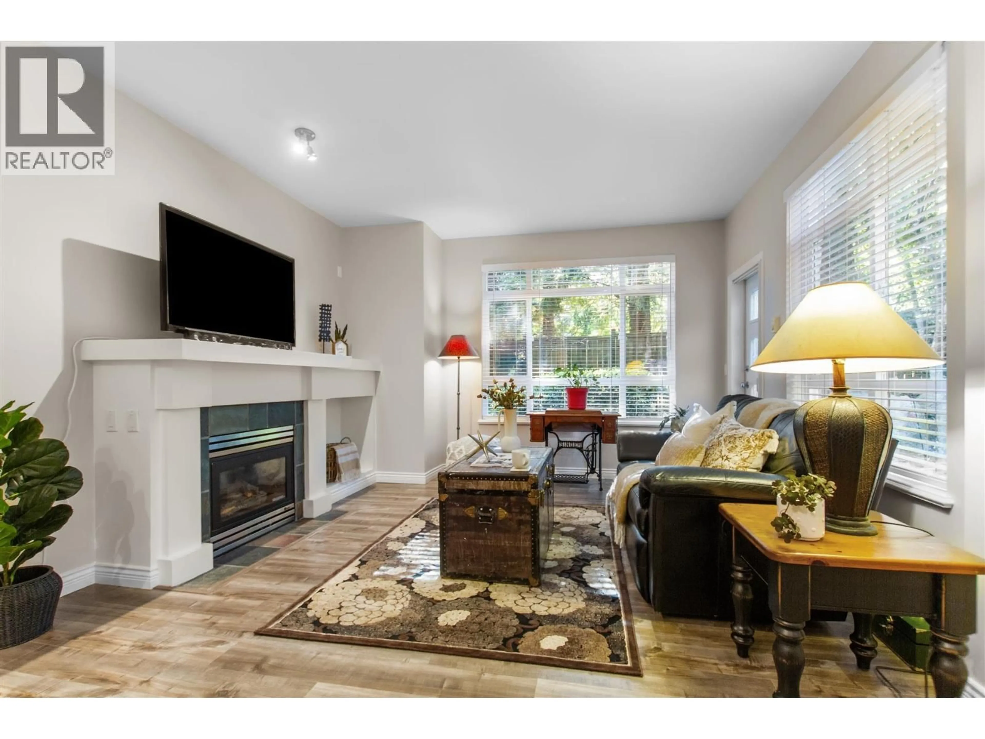 Living room with furniture, wood/laminate floor for 55 - 15 FOREST PARK WAY, Port Moody British Columbia V3H5G7